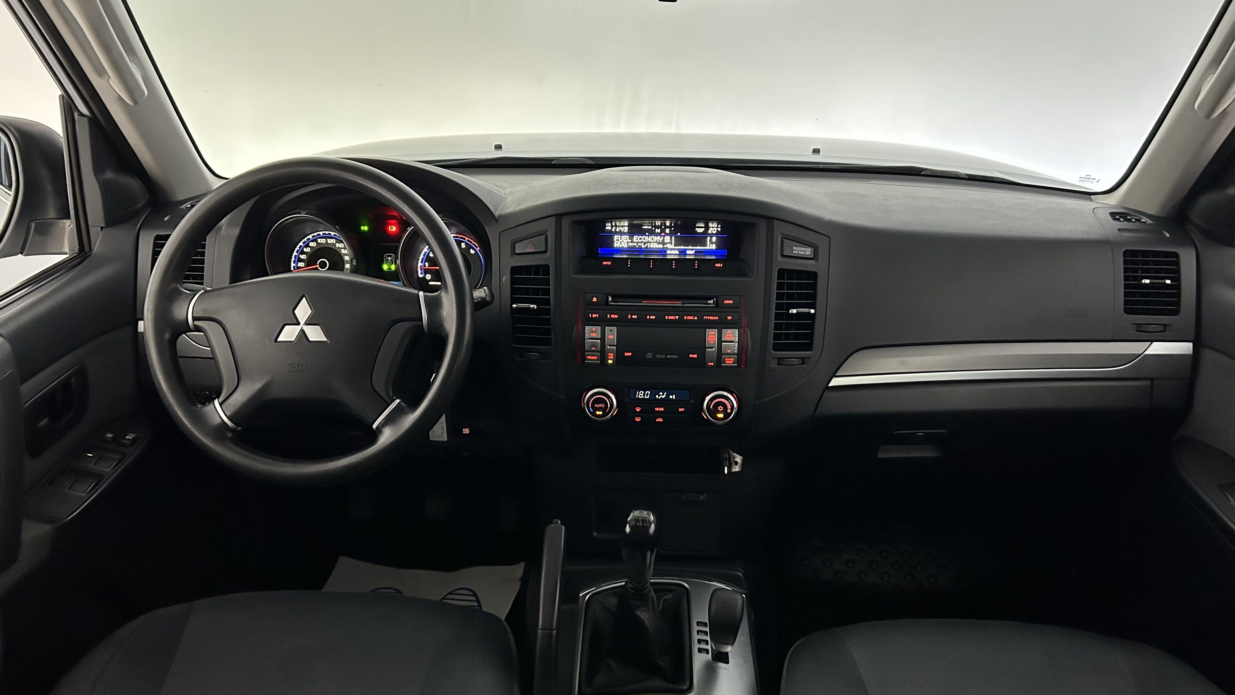 Mitsubishi Pajero 3,2 Di-D 2011, kuva 7/19