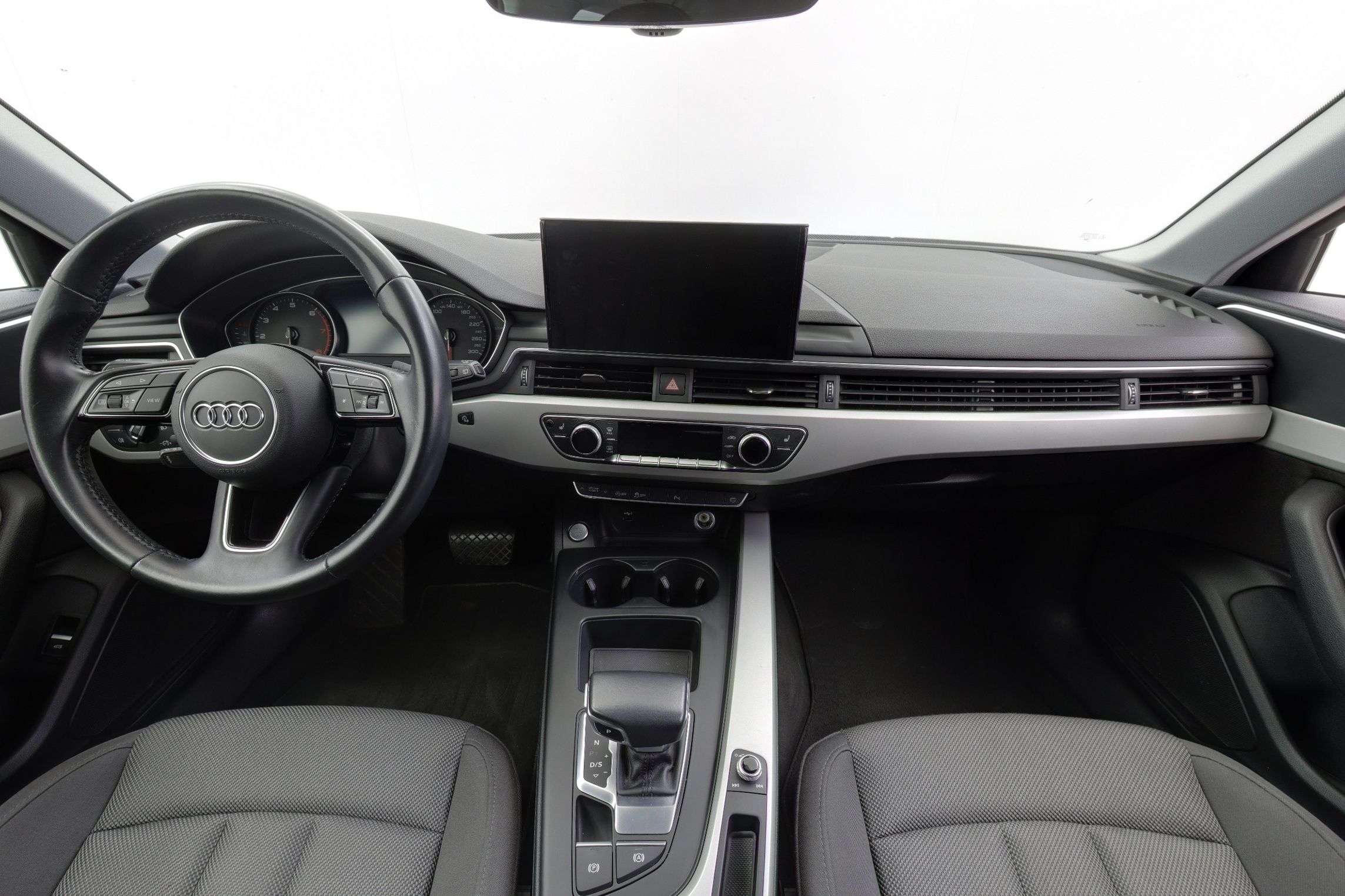 Audi A4 2020, photo 7/28