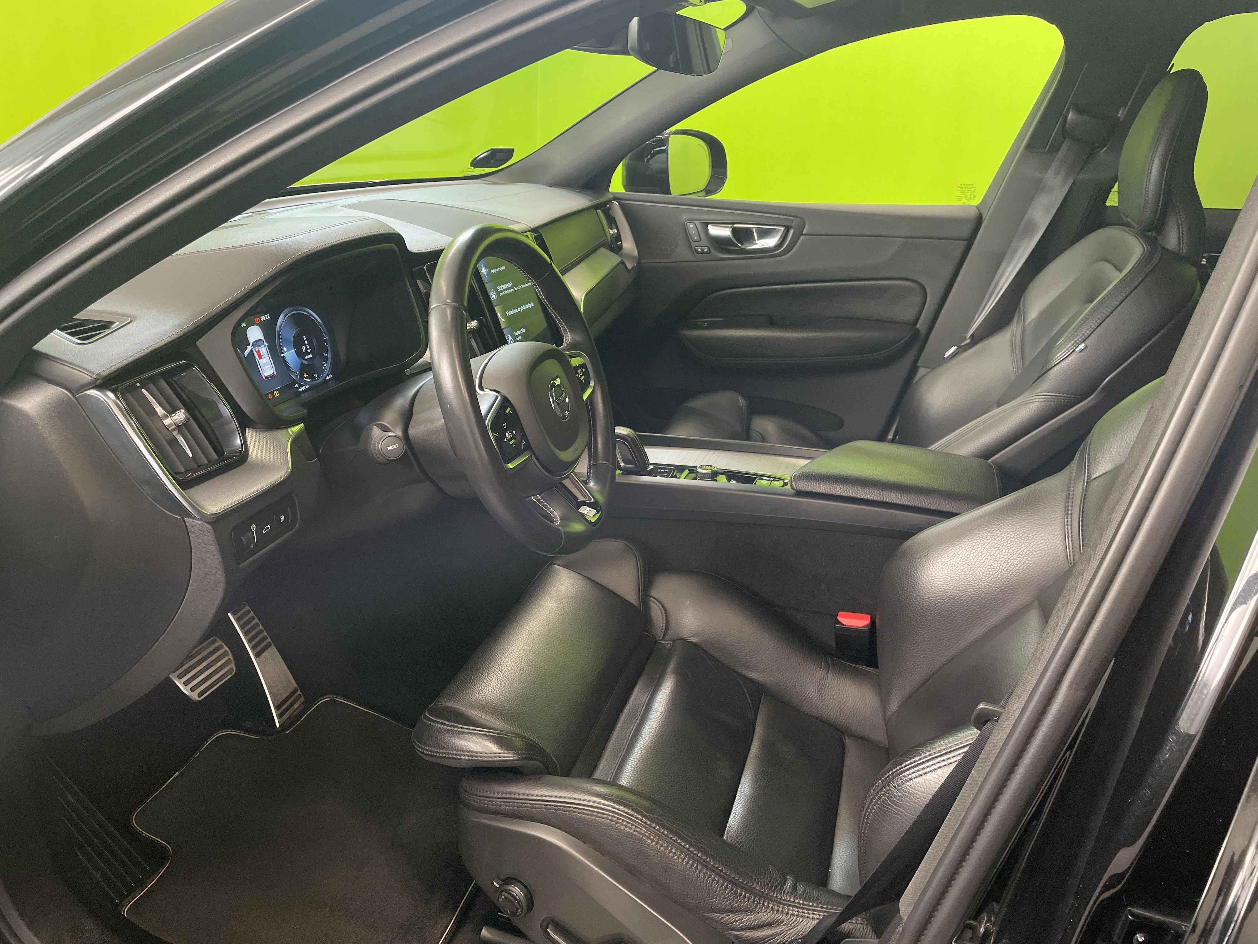 Volvo XC60 T8 TwE AWD R-Design aut 2020, kuva 5/25