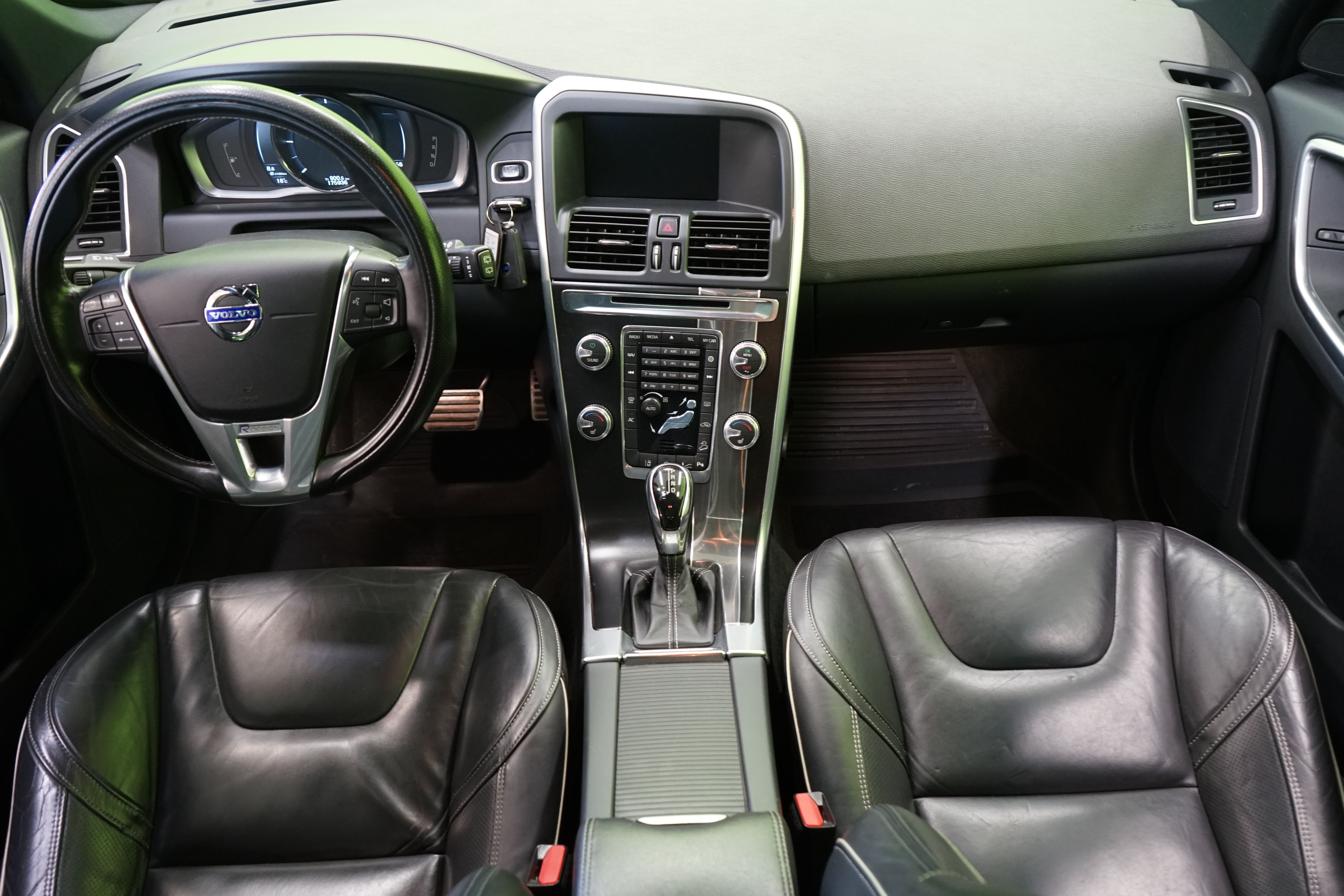 Volvo XC60 D4 AWD R-Design 2016, kuva 7/22