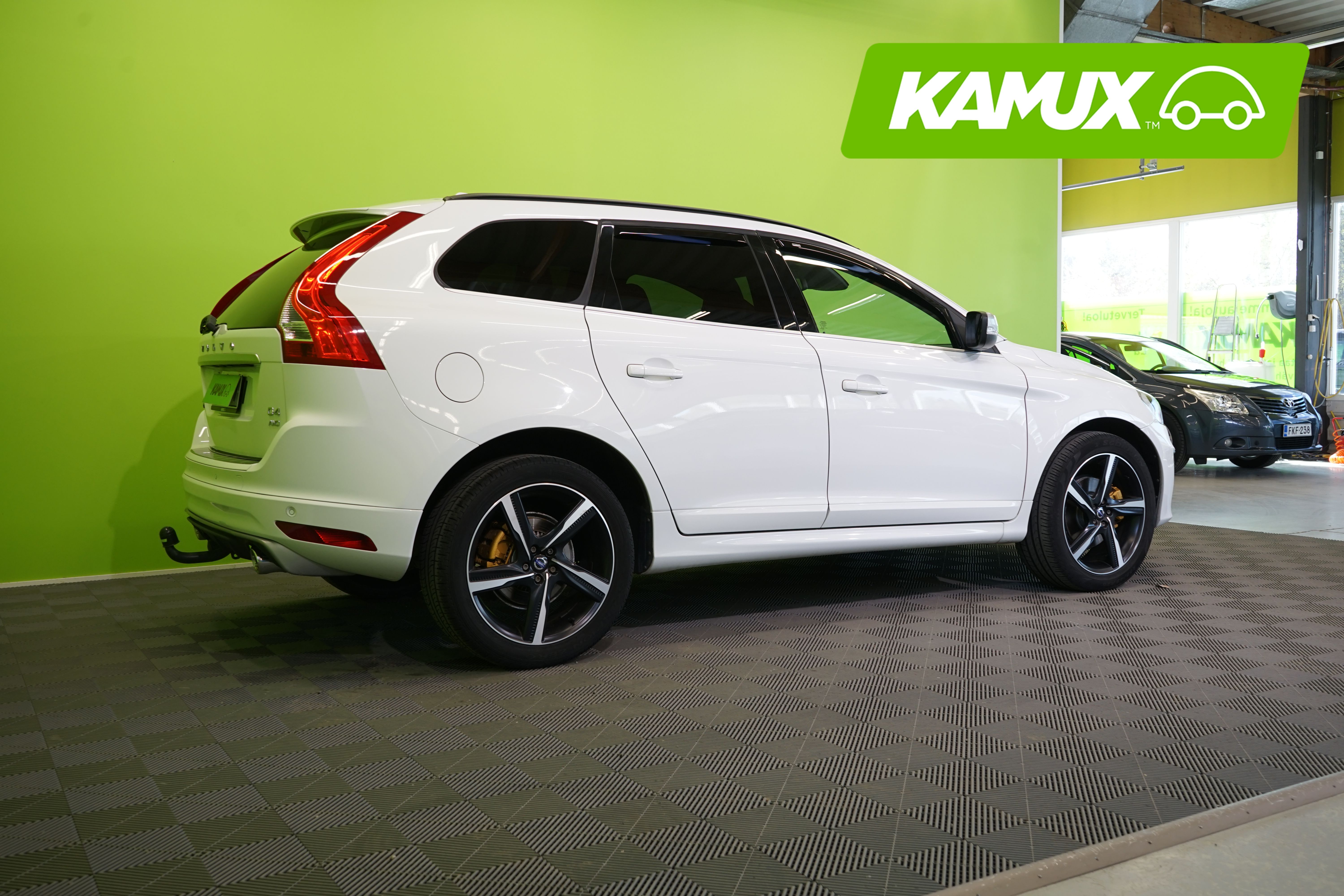 Volvo XC60 D4 AWD R-Design 2016, kuva 3/22