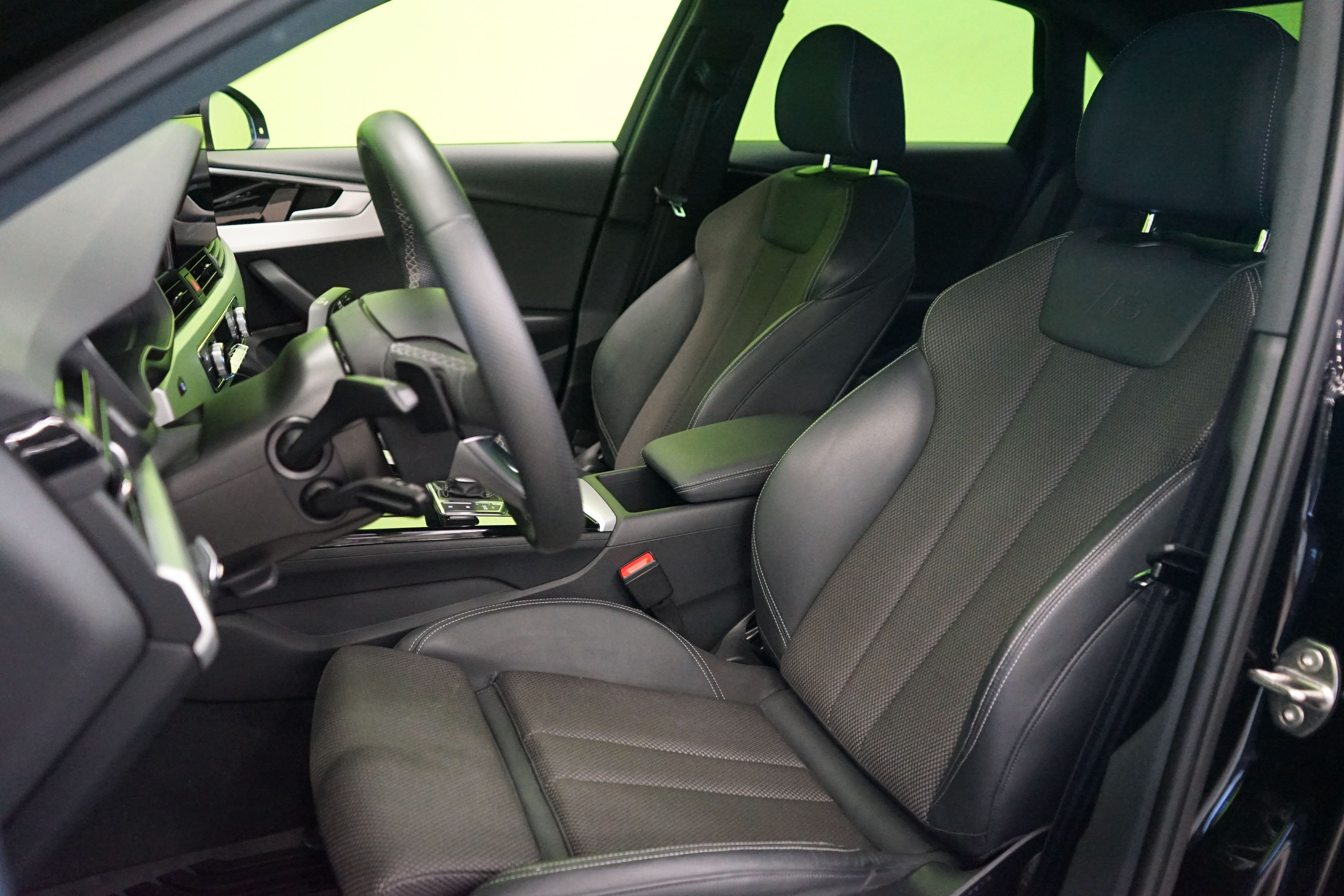 Audi A4 2022, kuva 7/22