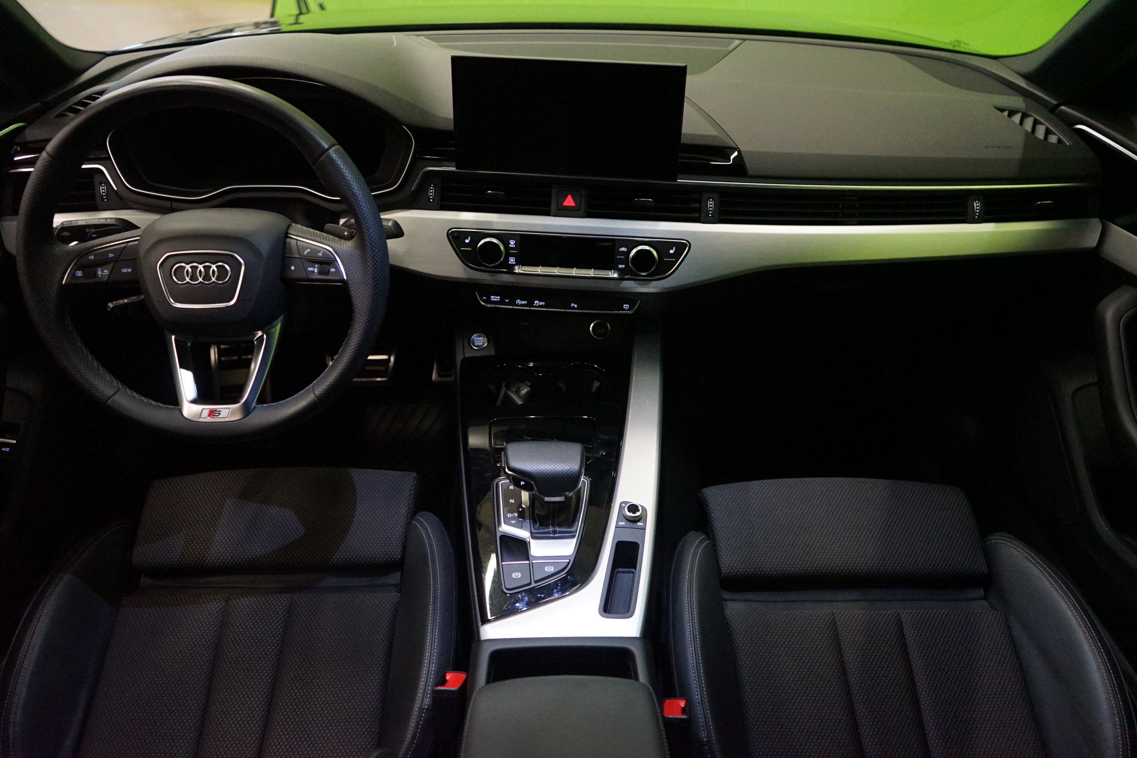 Audi A4 2022, kuva 6/22