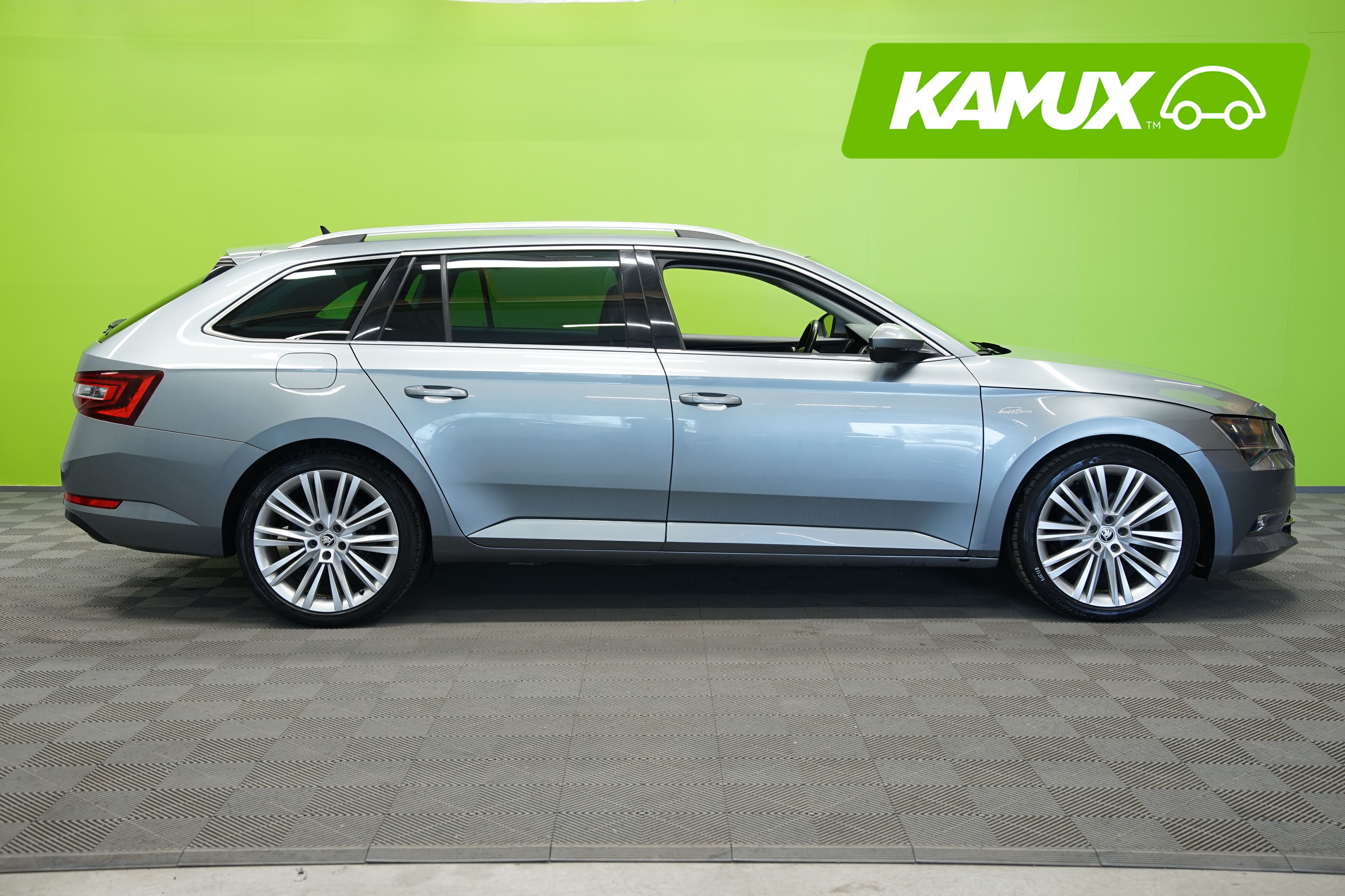 Skoda Superb 2018, photo 2/34