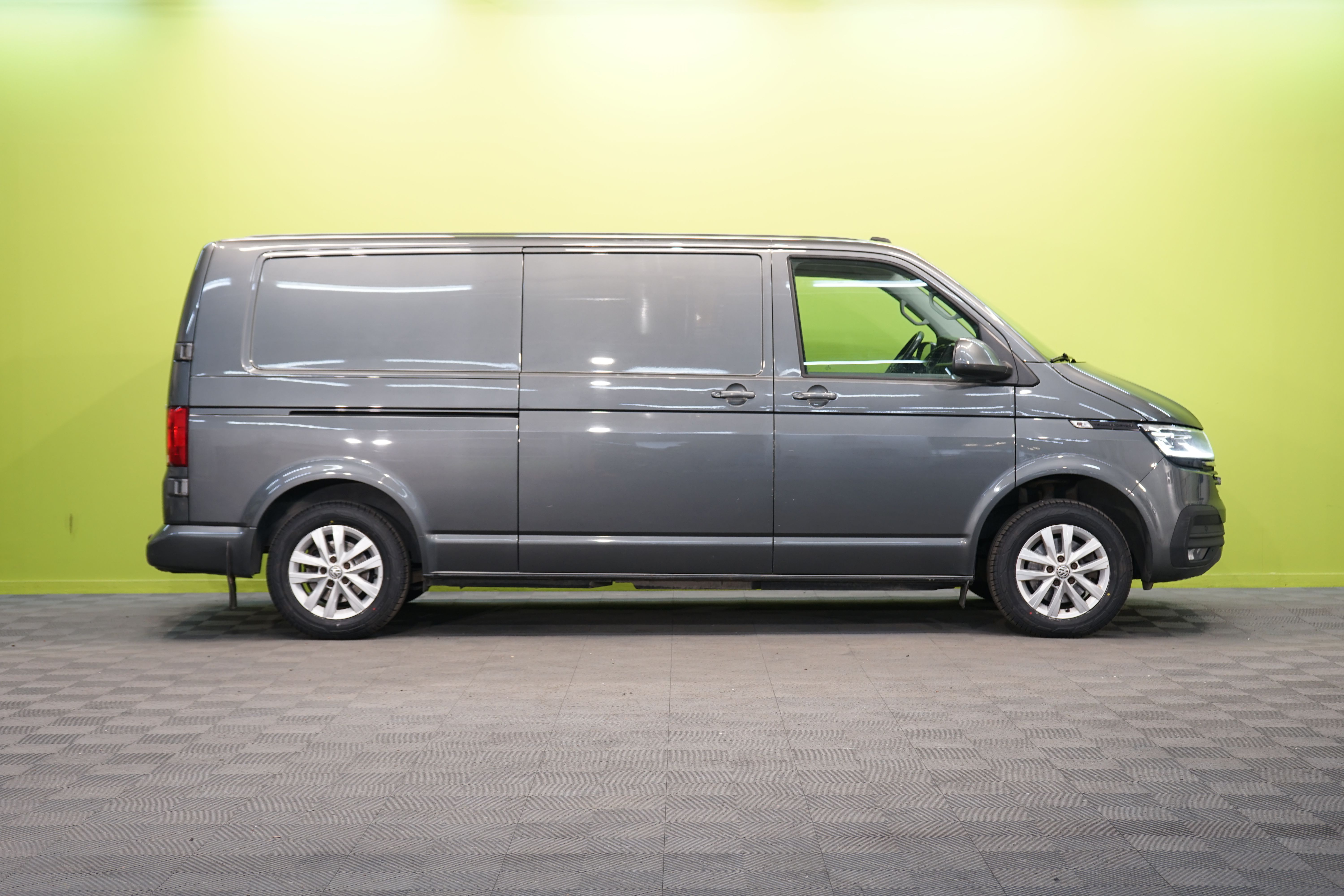 Volkswagen Transporter 2021, kuva 2/21