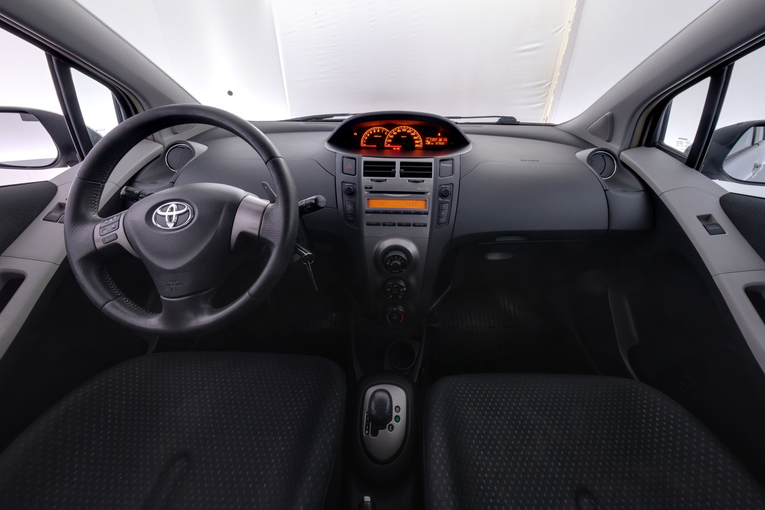 Toyota Yaris 2010, photo 7/22