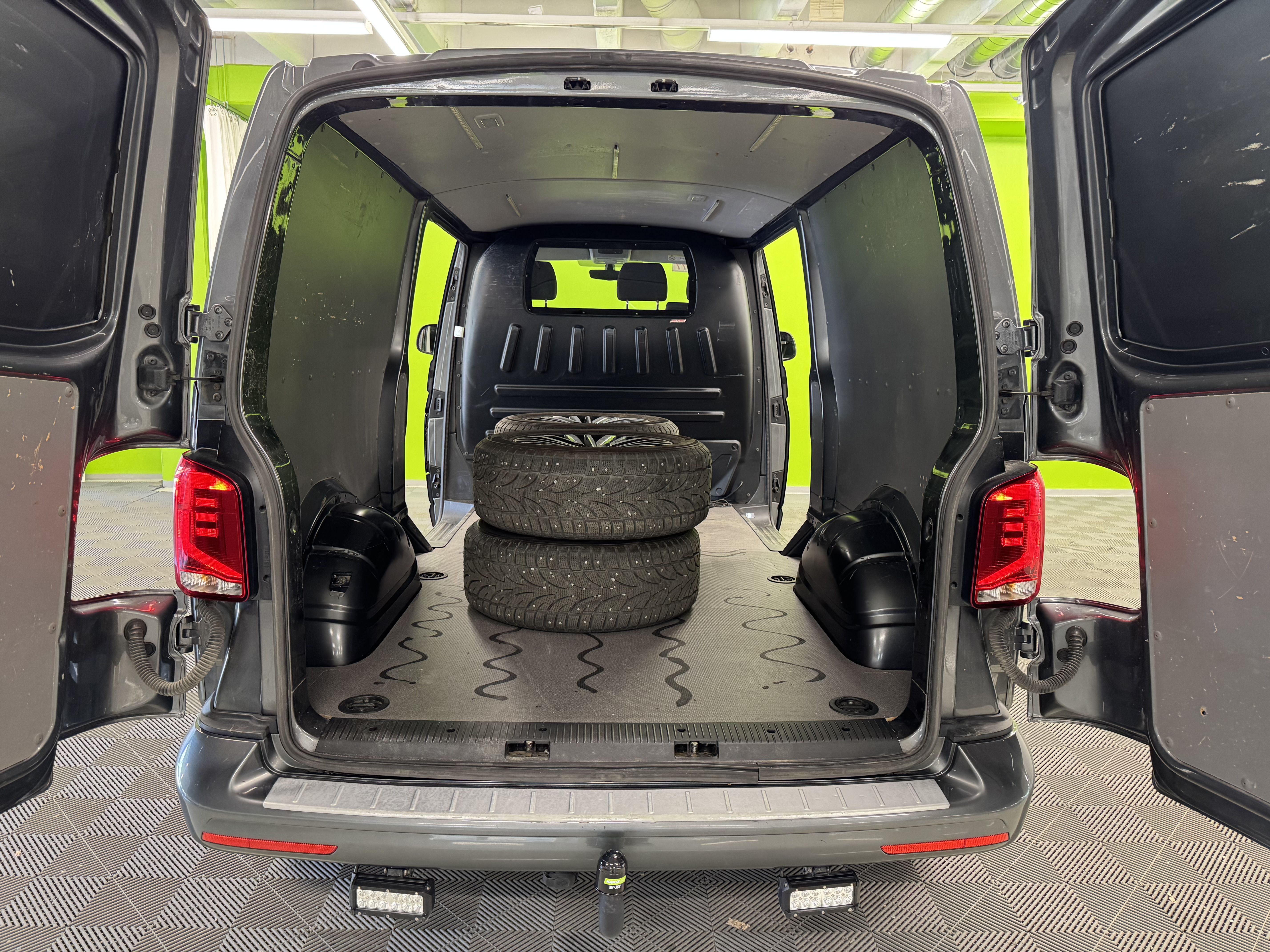 Volkswagen Transporter 2022, kuva 6/25