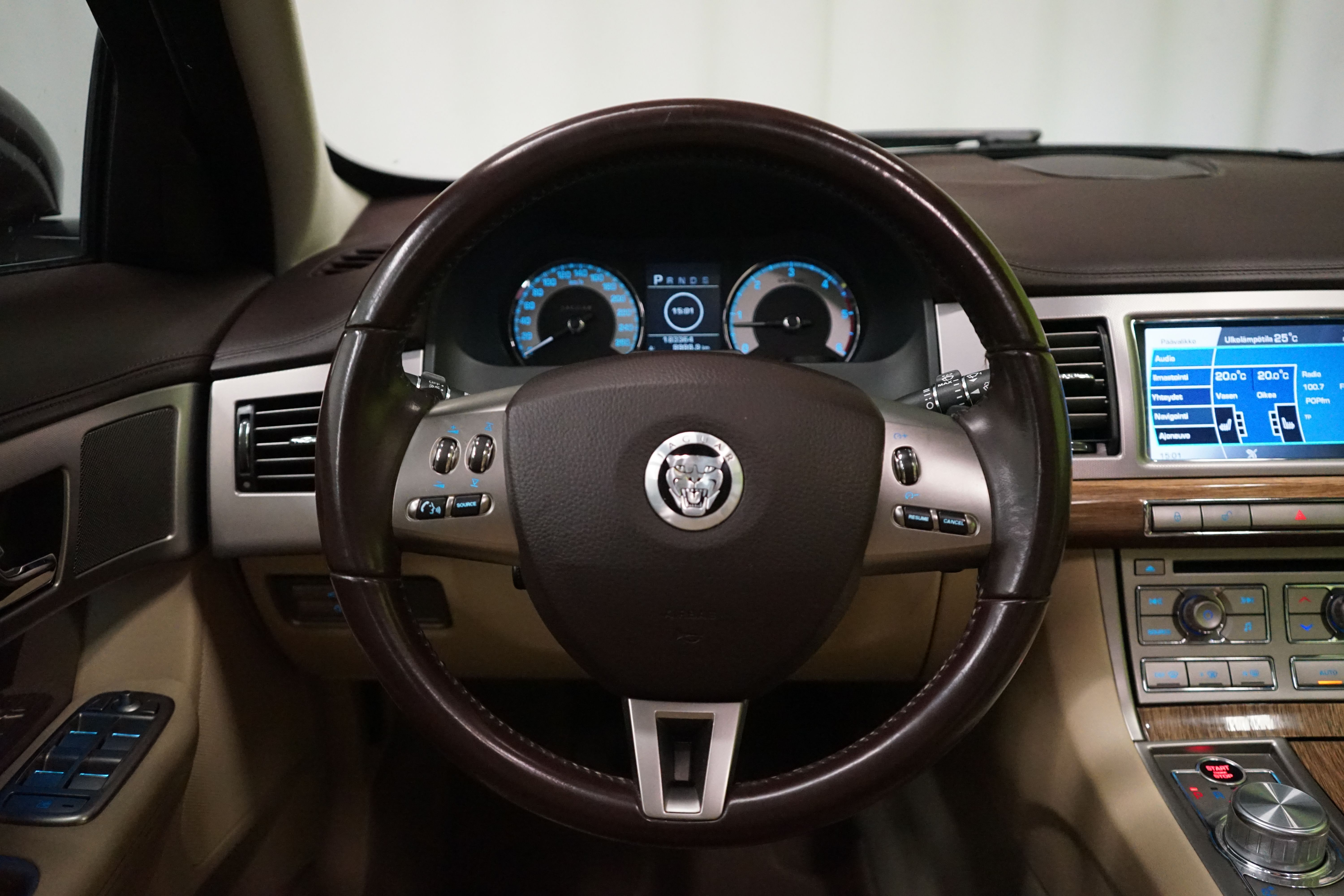 Jaguar XF 3.0 D V6 Premium Luxury 2011, kuva 7/18