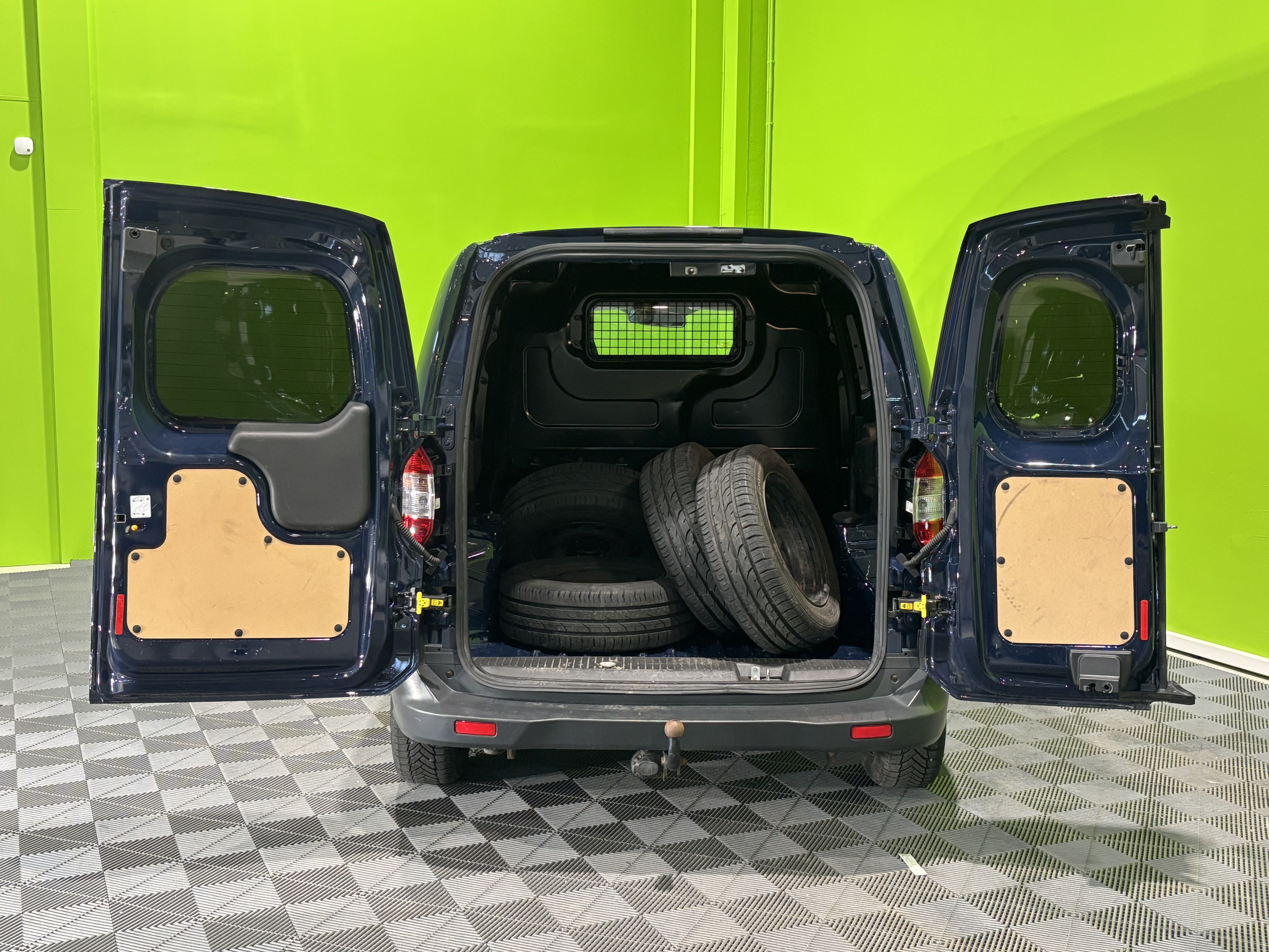 Ford Transit Courier 2020, kuva 4/14