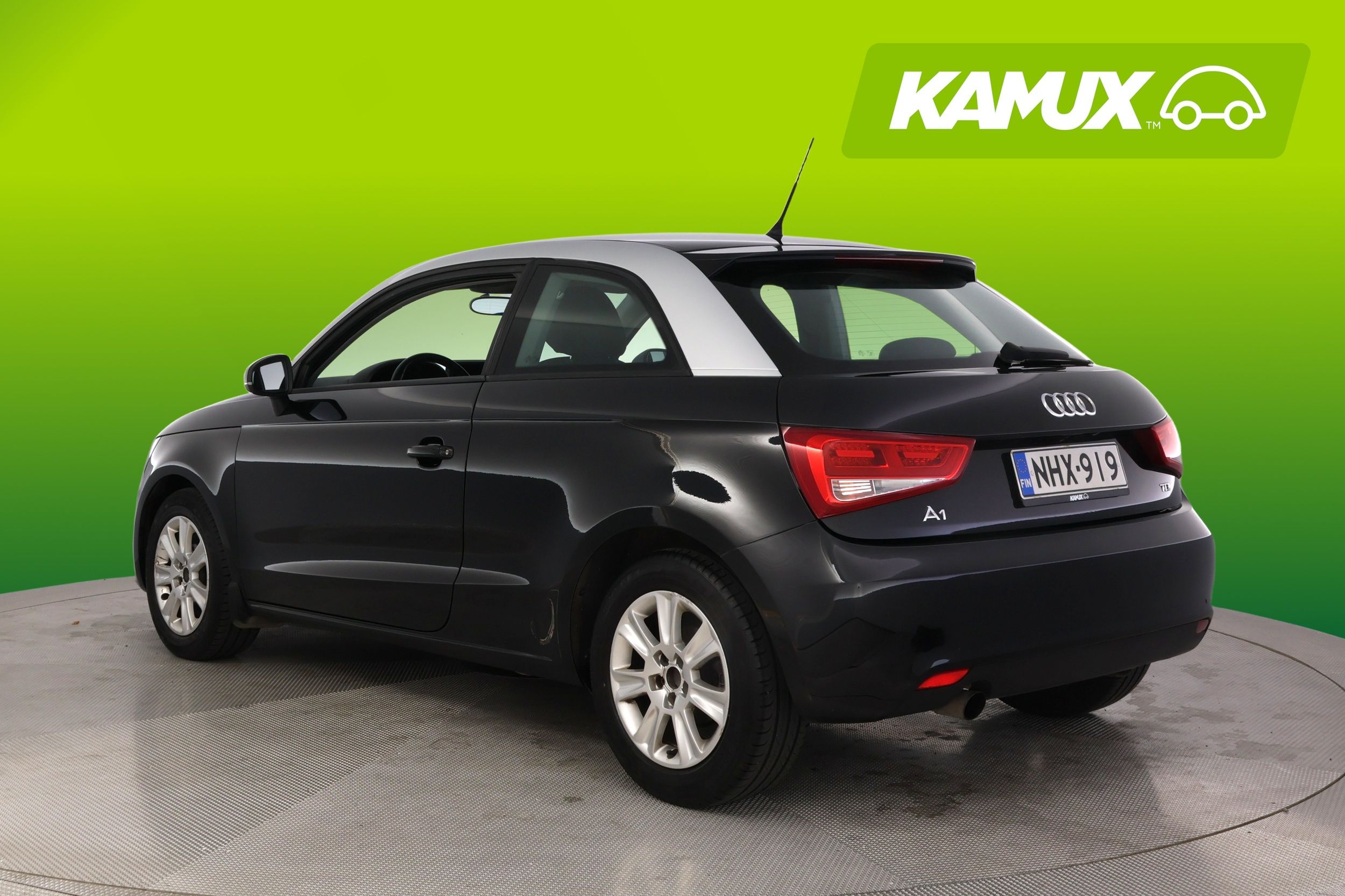 Audi A1 Compact Coupé Attraction 1,6 TDI 2011, kuva 2/19