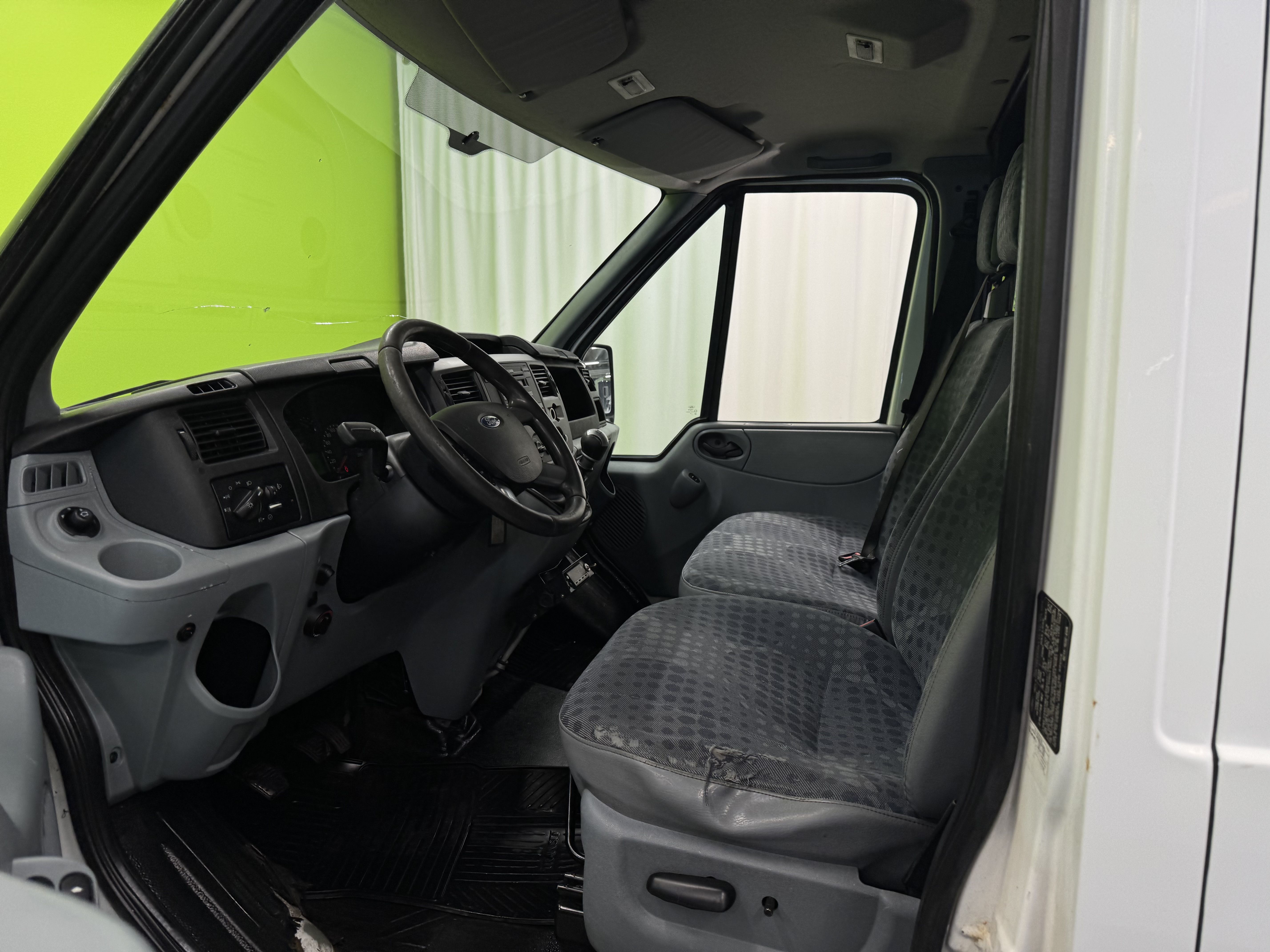 Ford Transit 300L 2.2 TDI 103 kW 2008, kuva 7/23