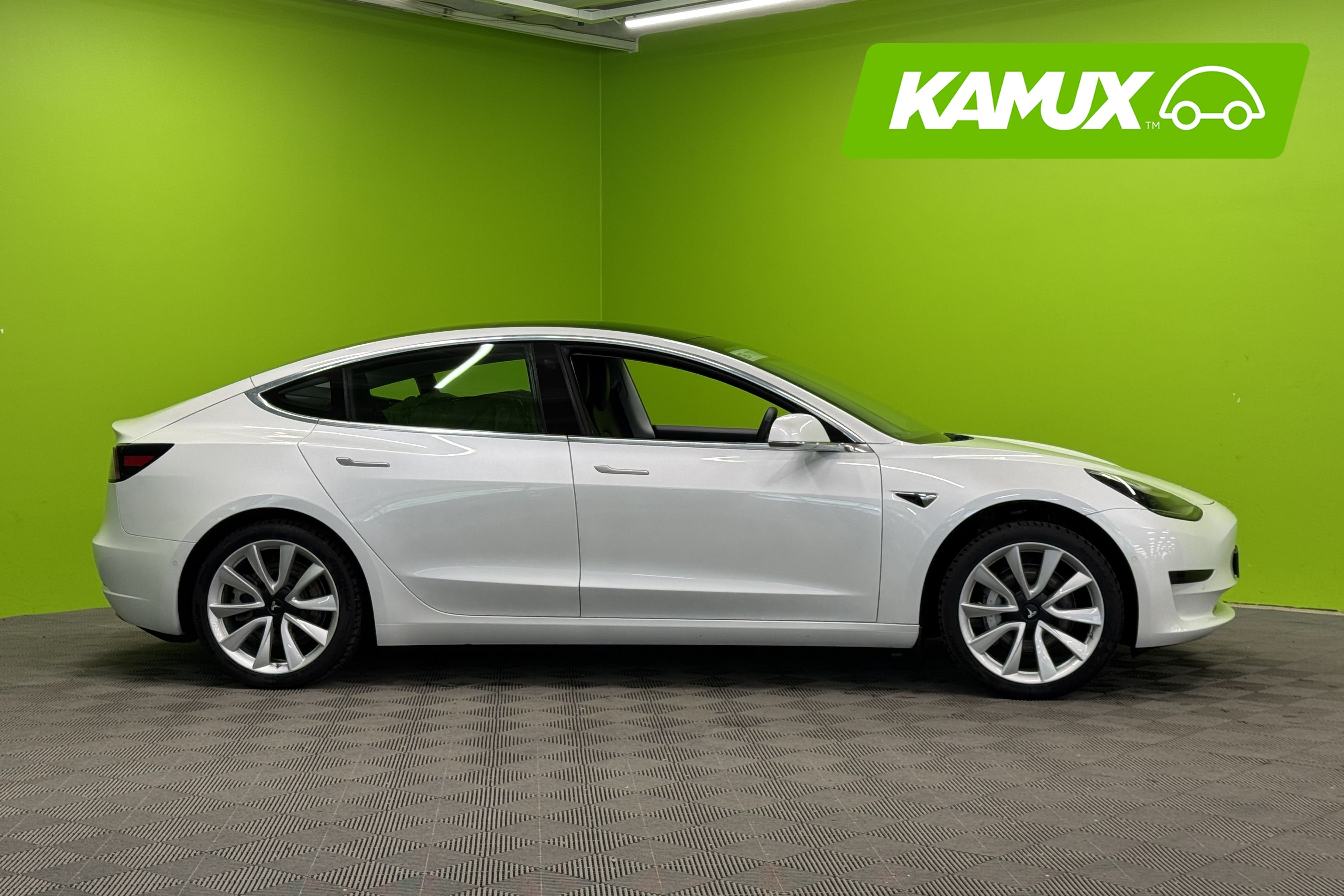 Tesla Model 3 Standard Range Plus 2020, kuva 2/25