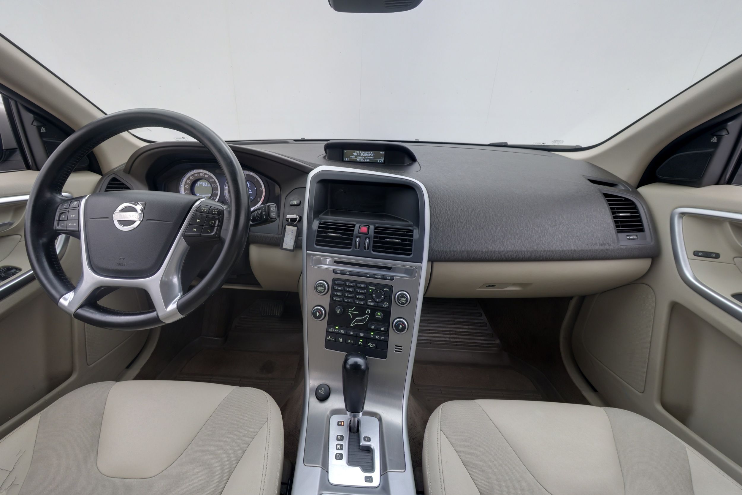 Volvo XC60 D5 AWD Momentum aut 2011, kuva 7/25