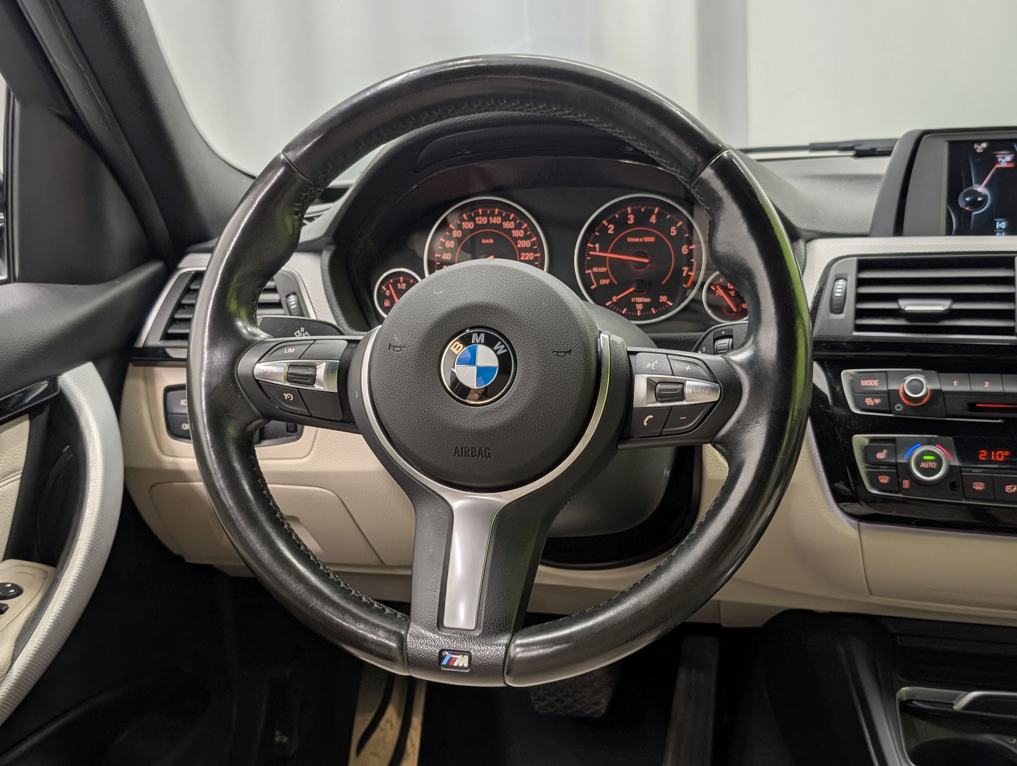 BMW 320 2017, kuva 7/22