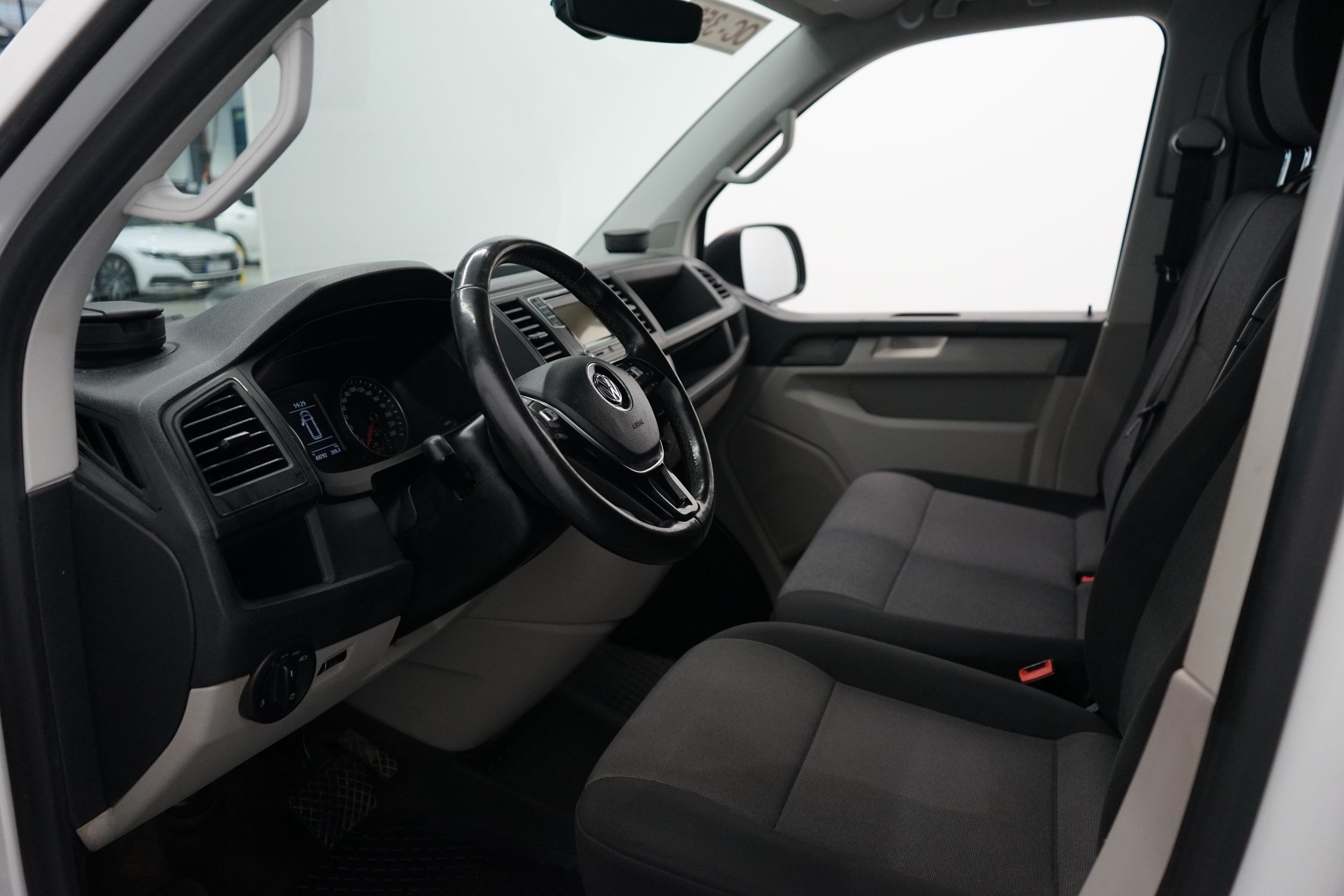Volkswagen Transporter 2017, kuva 6/19