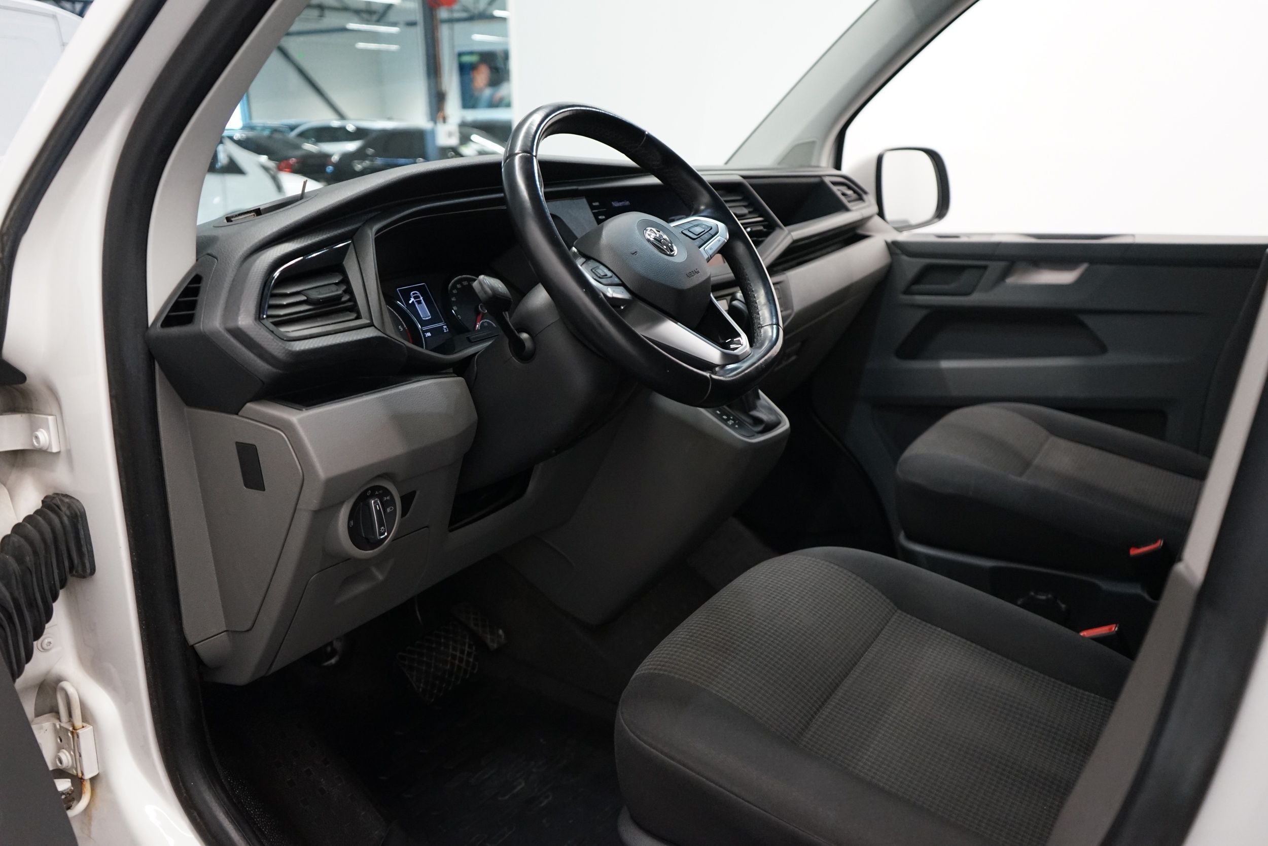 Volkswagen Transporter 2020, kuva 6/30
