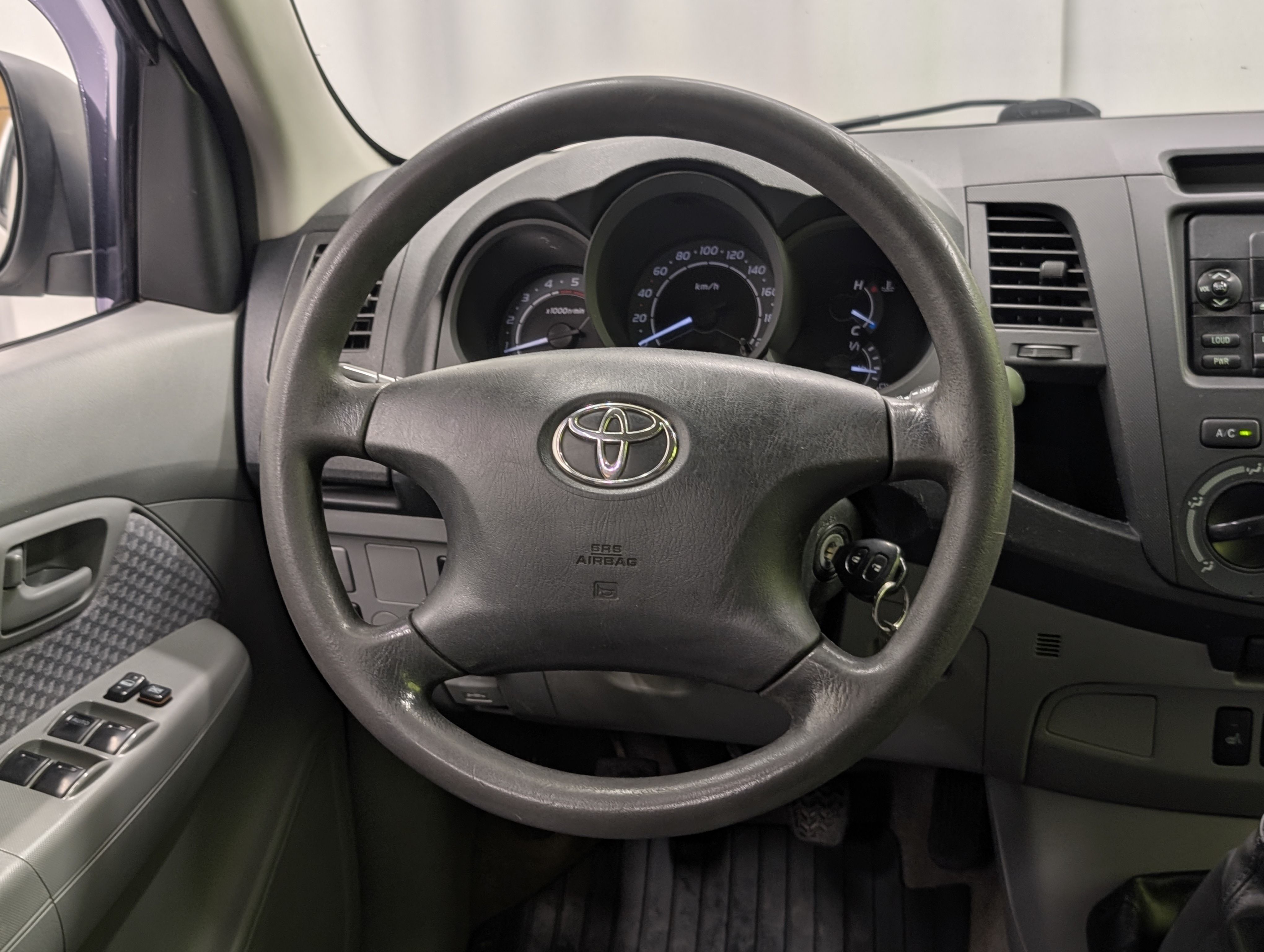 Toyota Hilux Double Cab 2,5 D-4D 2007, kuva 7/19