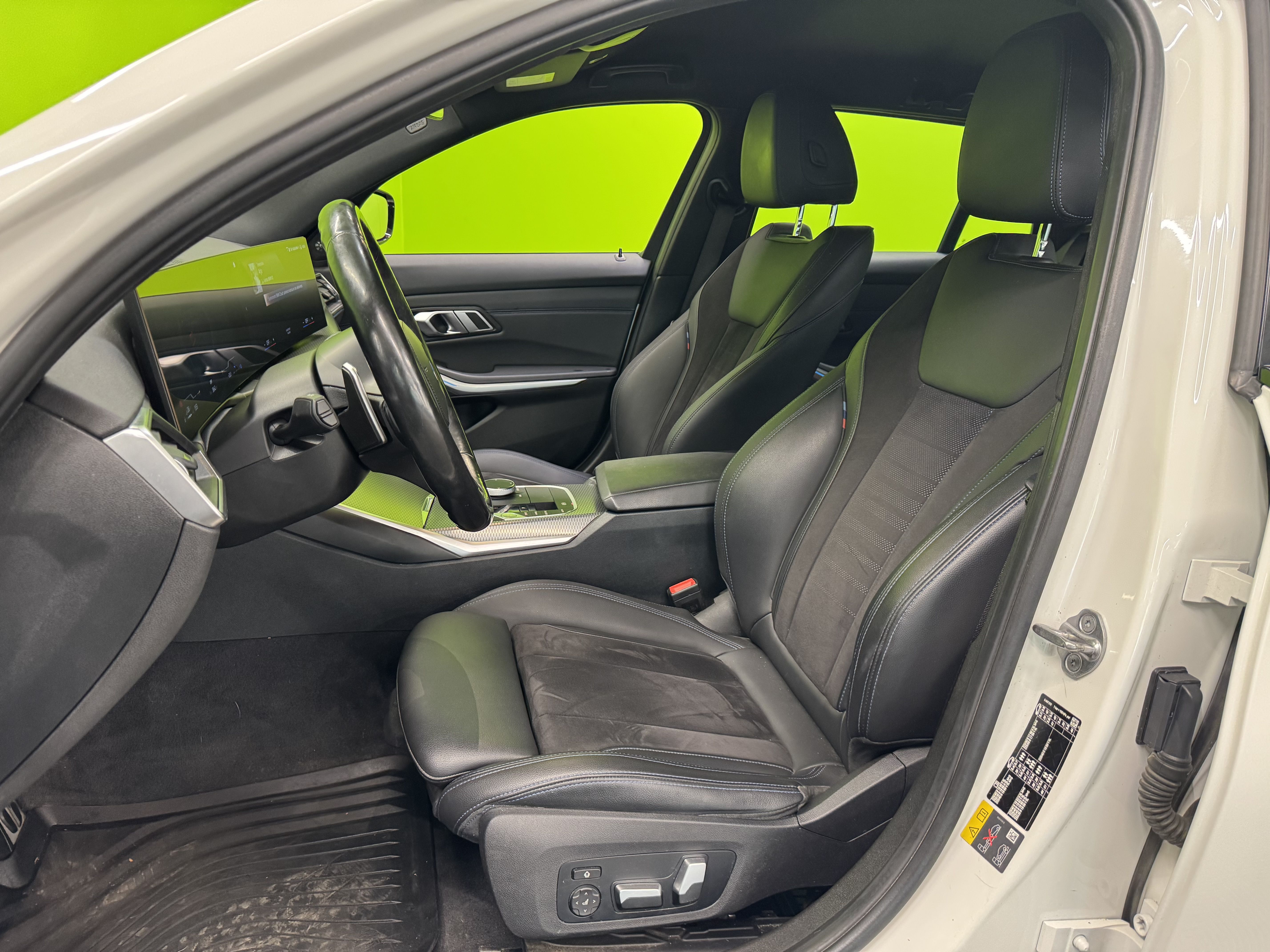 BMW 330 2023, kuva 7/33