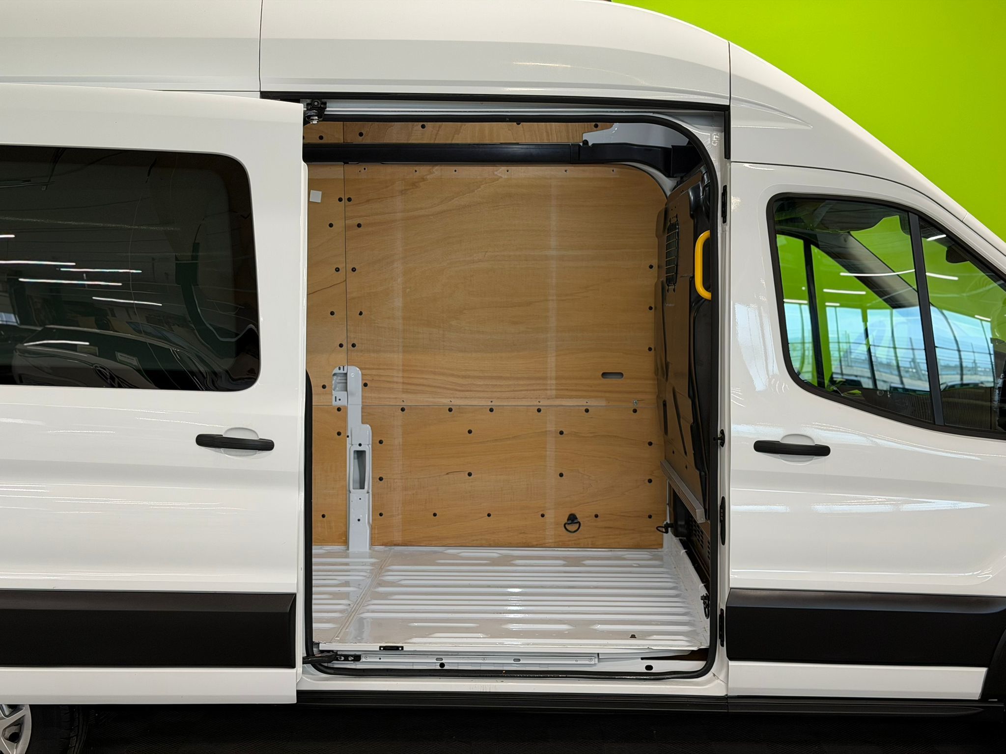 Ford Transit 2,0 TDCi 170 hv L3H3 2022, kuva 6/18
