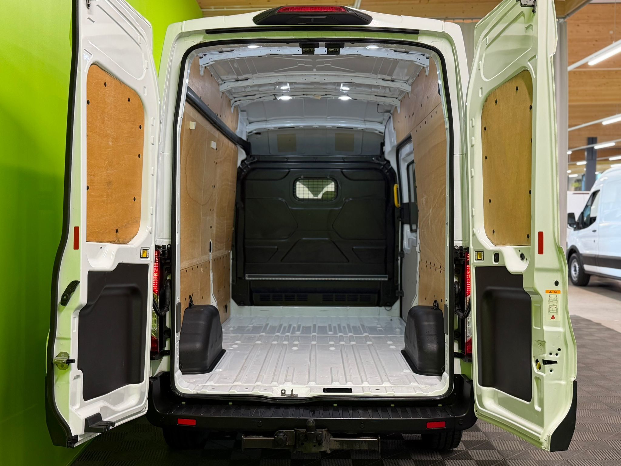 Ford Transit 2,0 TDCi 170 hv L3H3 2022, kuva 7/18