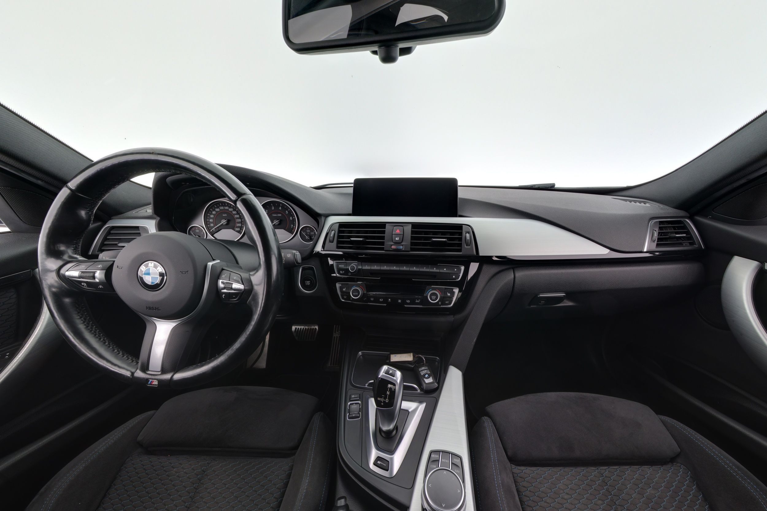 BMW 330 2017, kuva 7/22
