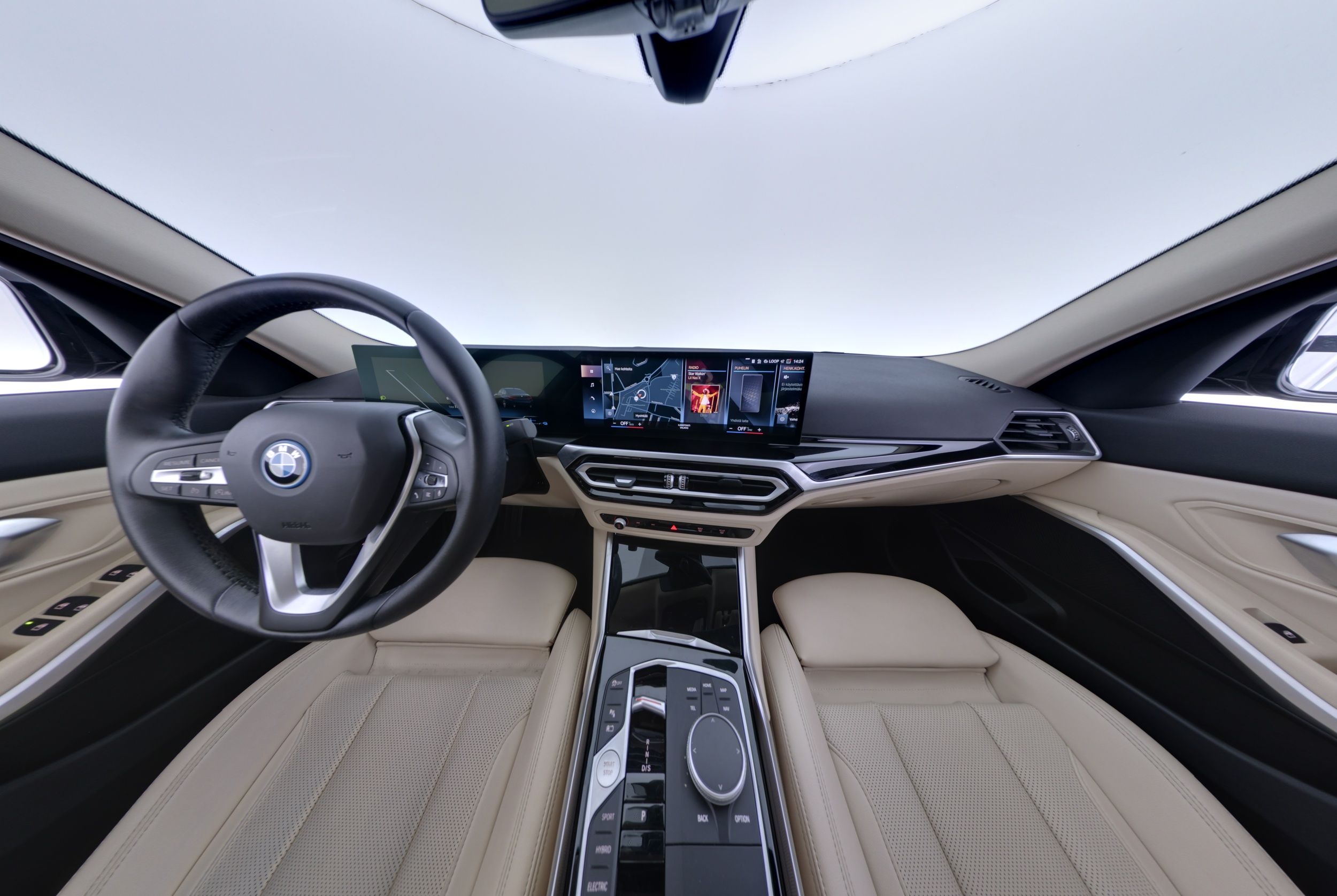 BMW 330 2023, photo 7/26