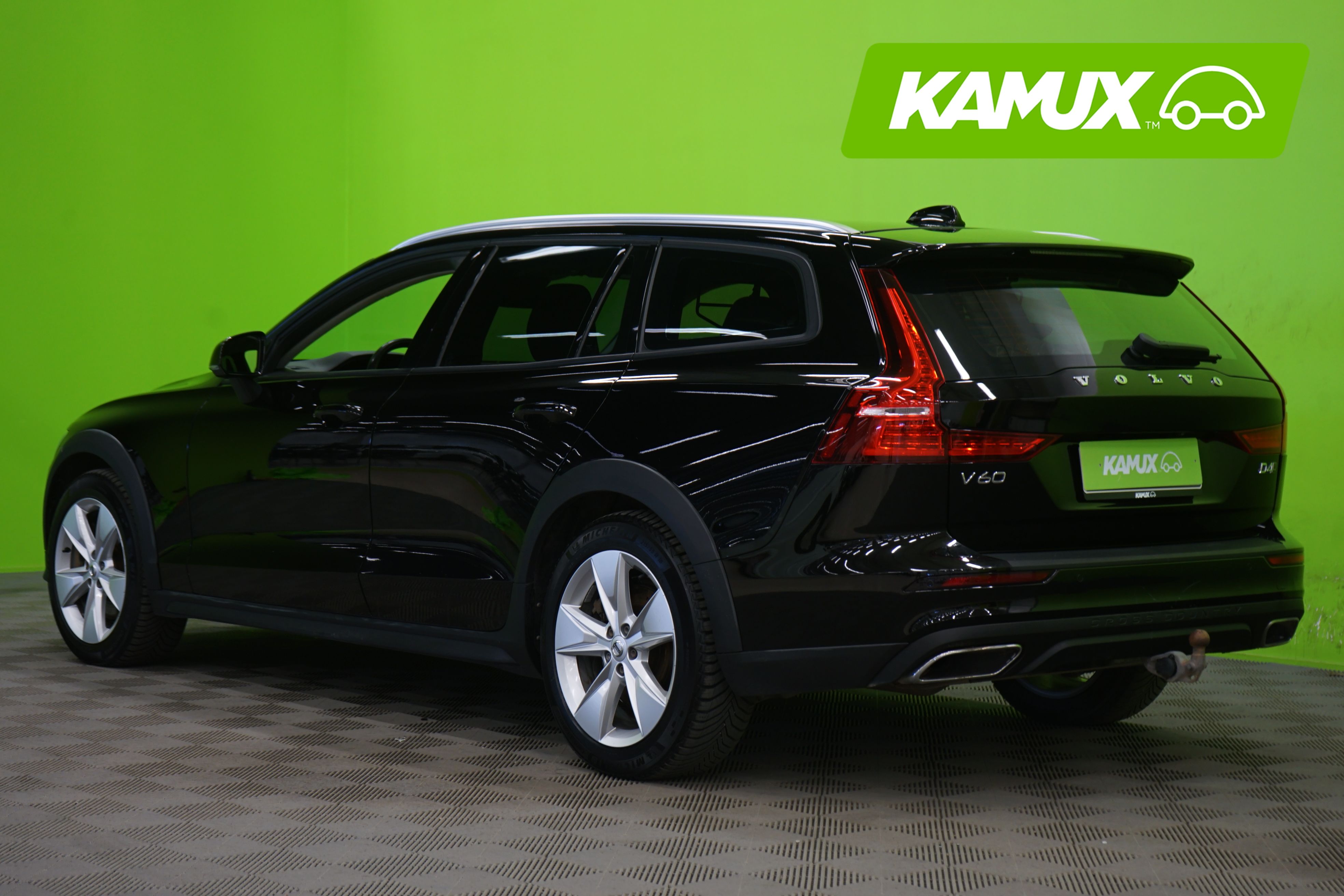 Volvo V60 Cross Country D4 AWD Momentum 2019, kuva 3/19