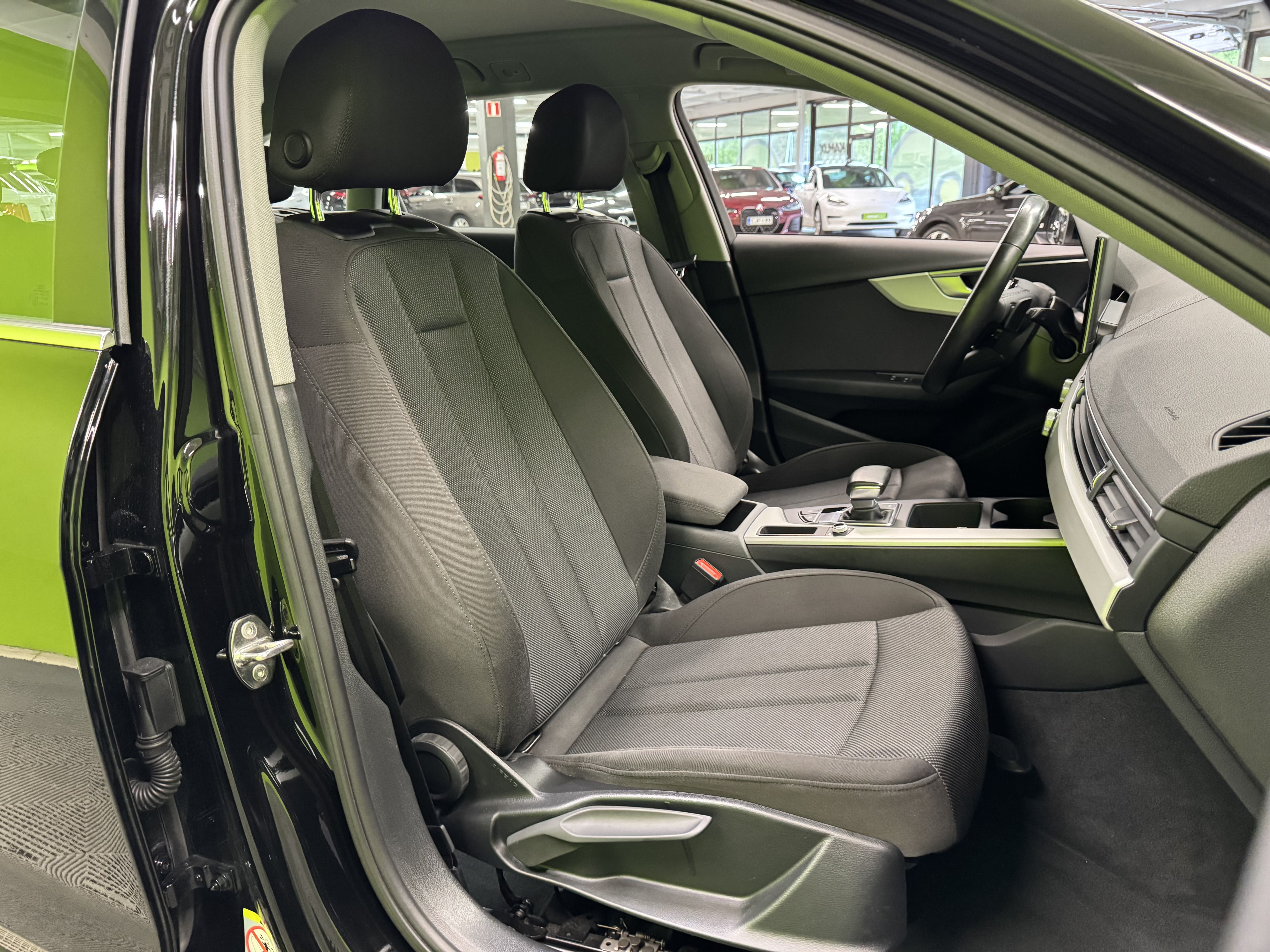 Audi A4 2021, kuva 7/24