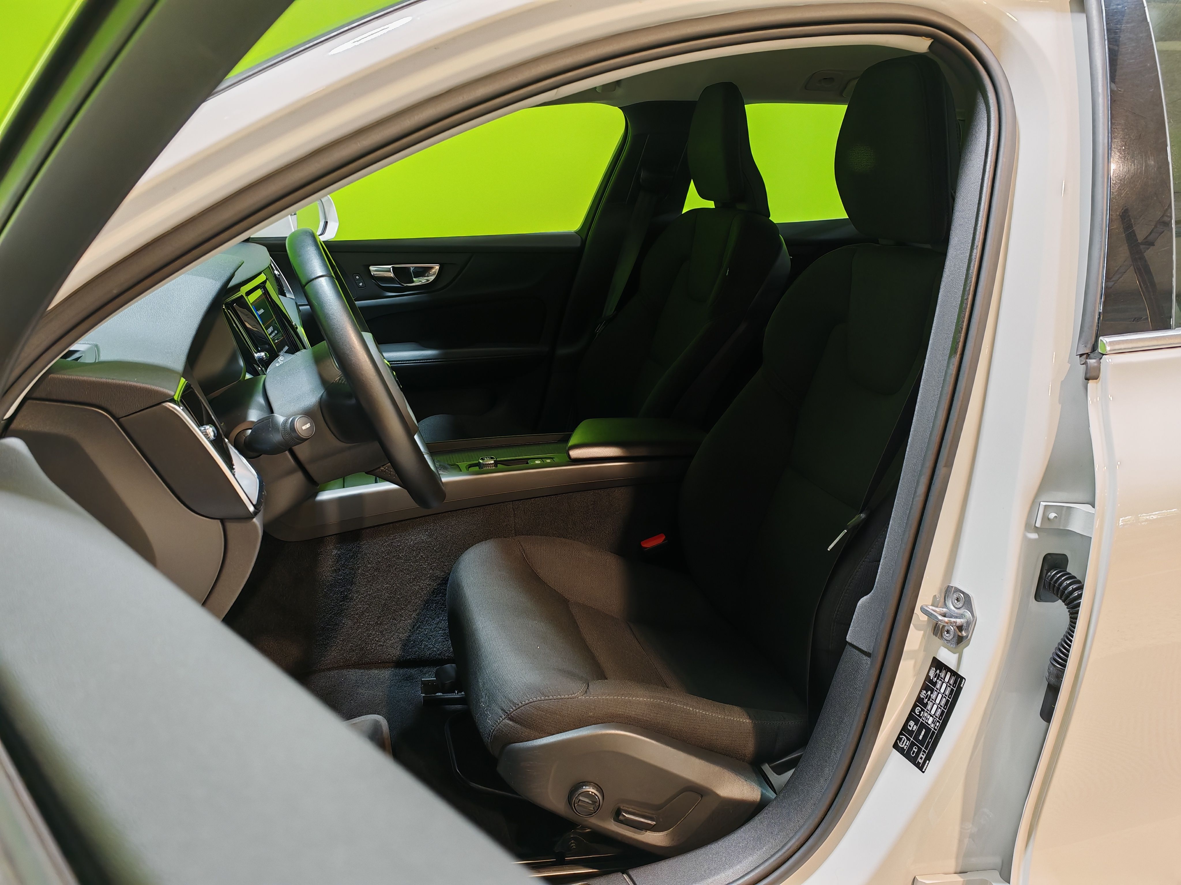 Volvo V60 D3 Momentum aut 2019, kuva 7/25