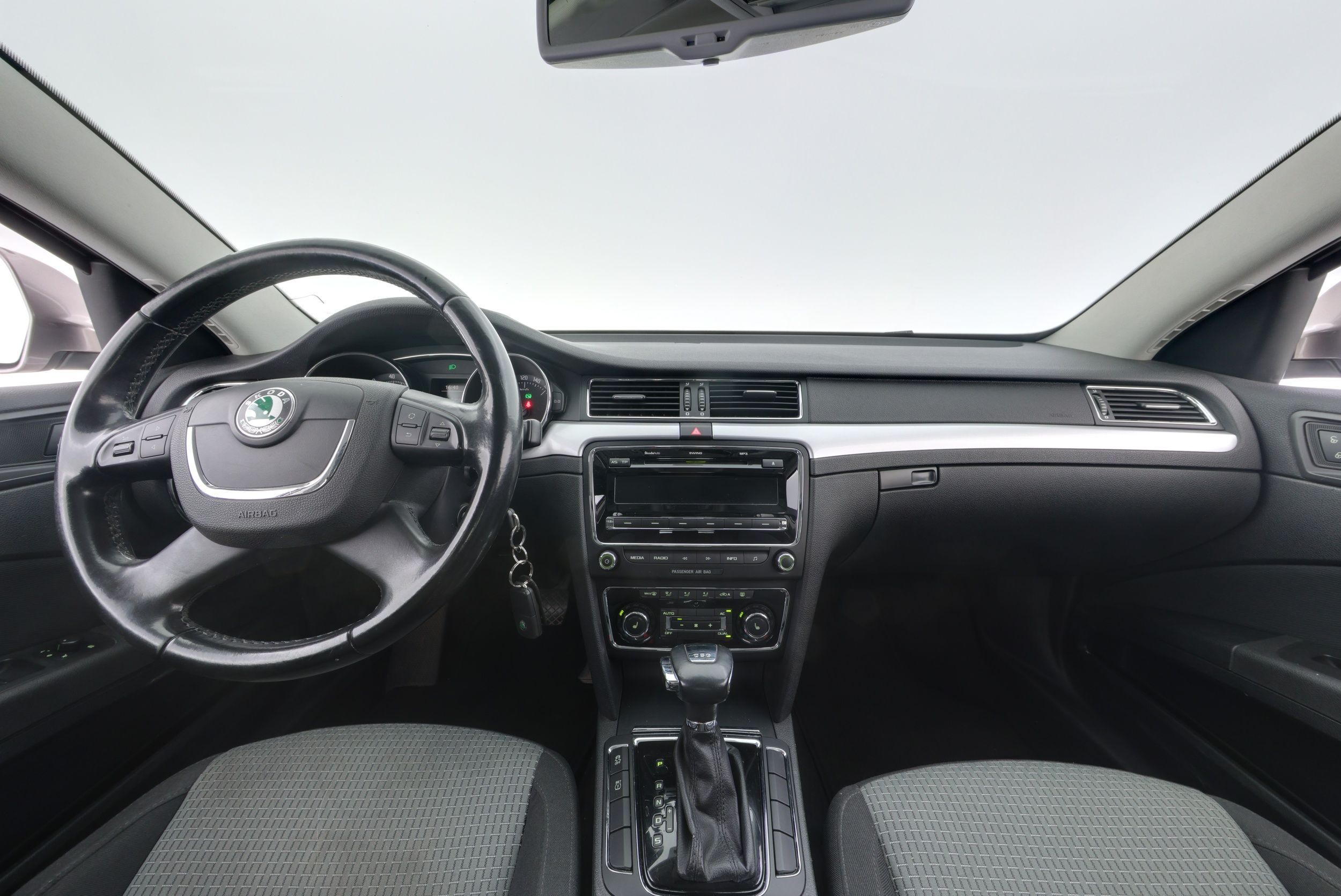 Skoda Superb 2010, photo 7/44