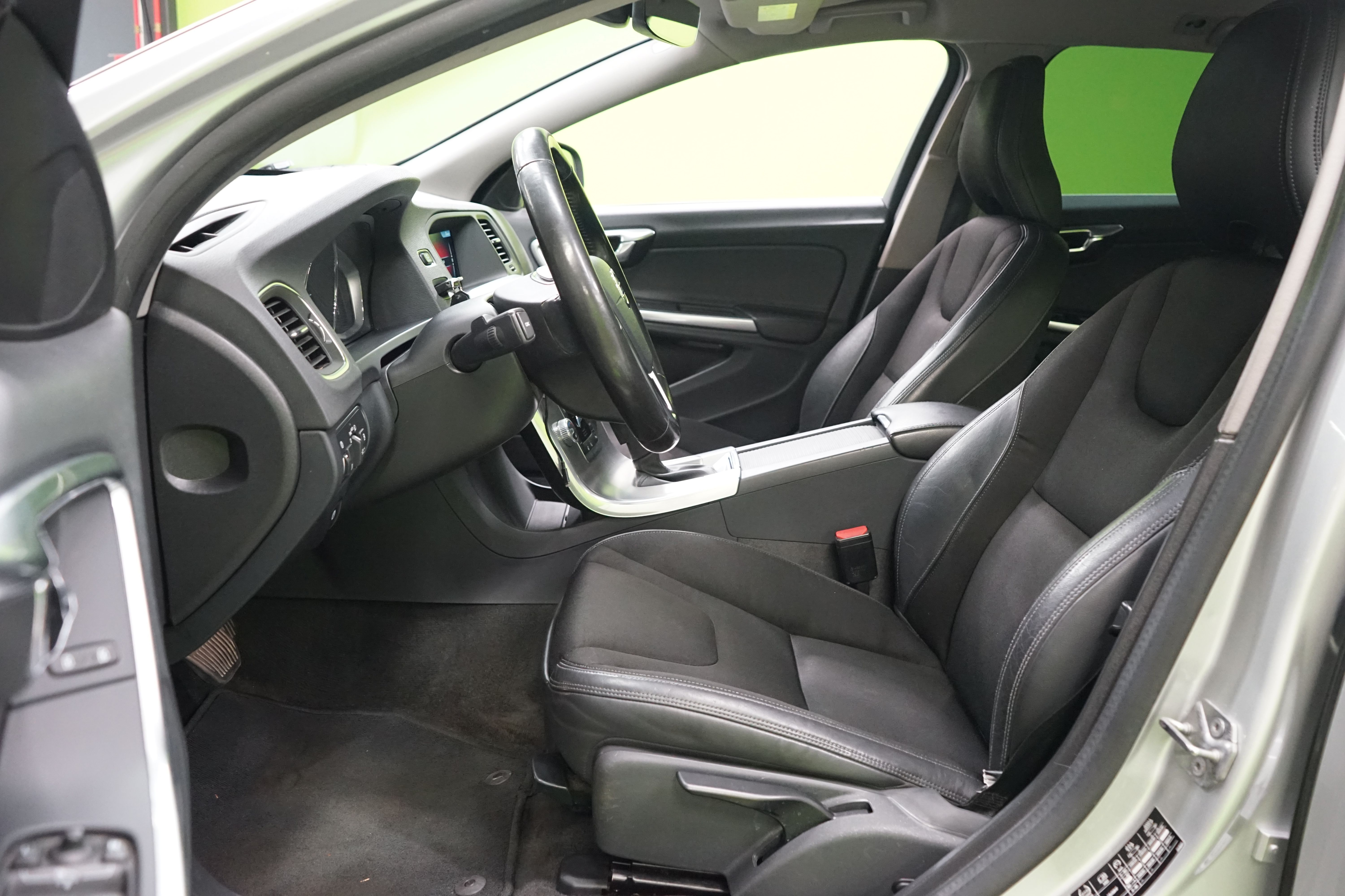Volvo V60 D2 Momentum aut 2017, kuva 6/20