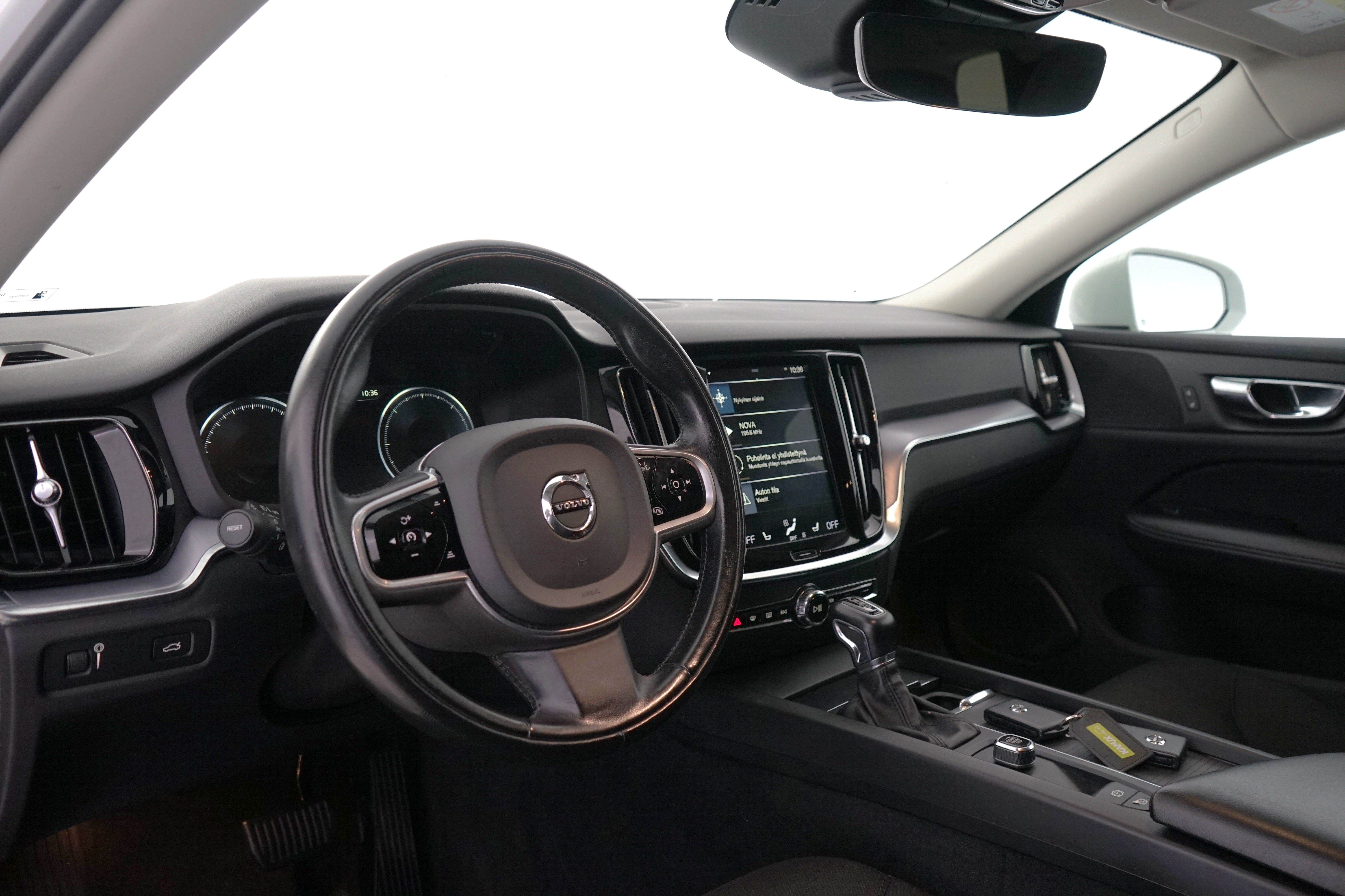 Volvo V60 Cross Country D4 AWD aut 2019, kuva 2/24