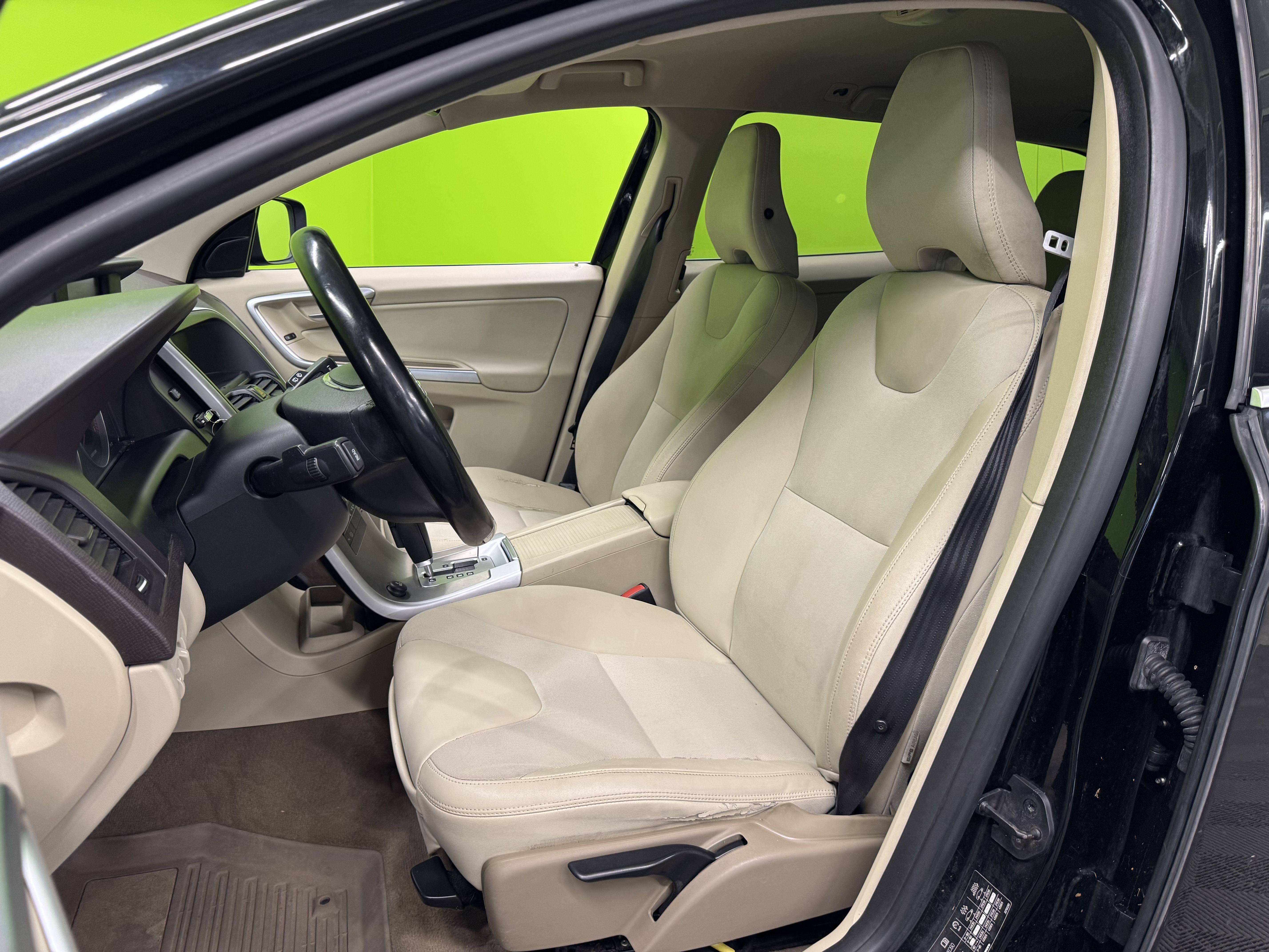 Volvo XC60 D3 AWD Momentum Business aut 2010, kuva 6/19