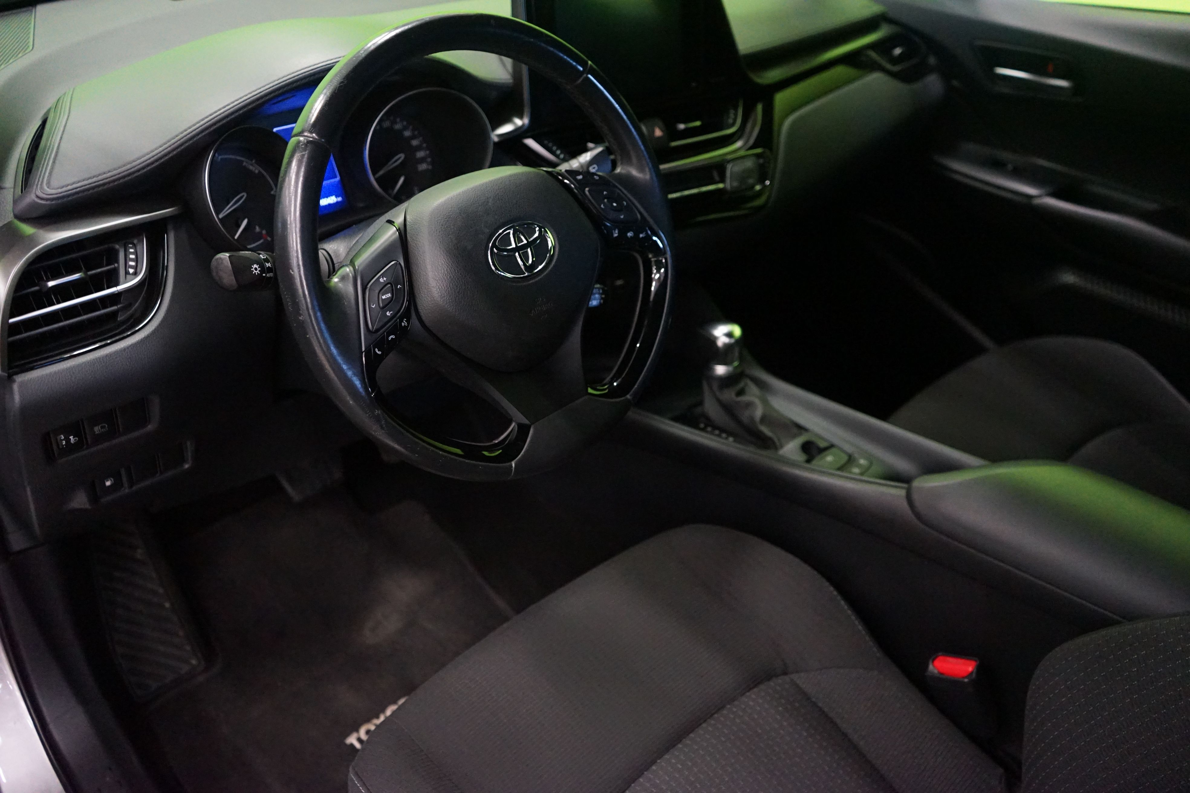 Toyota C-HR 1,8 Hybrid Active 2019, kuva 6/19