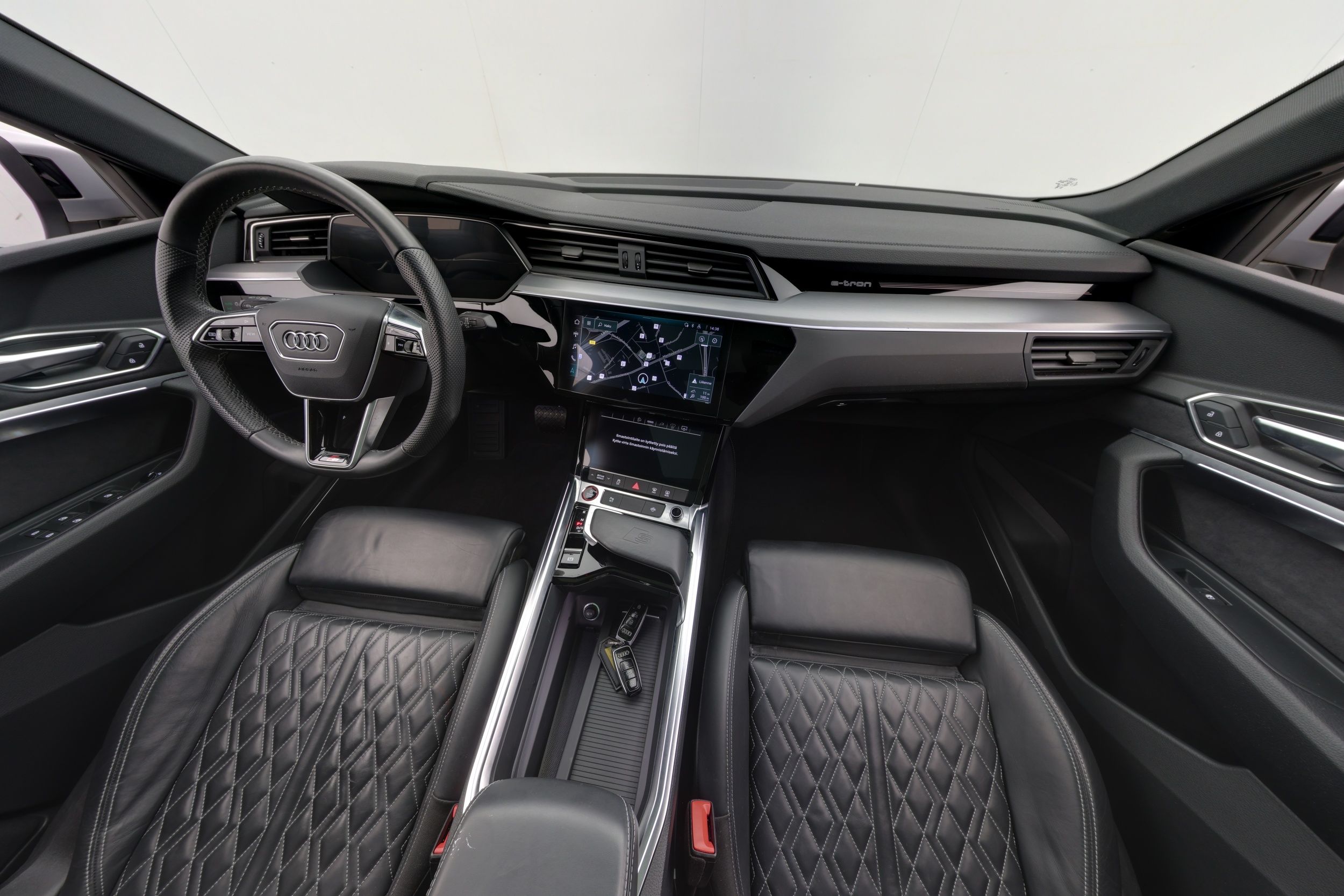 Audi e-tron Sportback S quattro, 370kW 2023, kuva 7/19