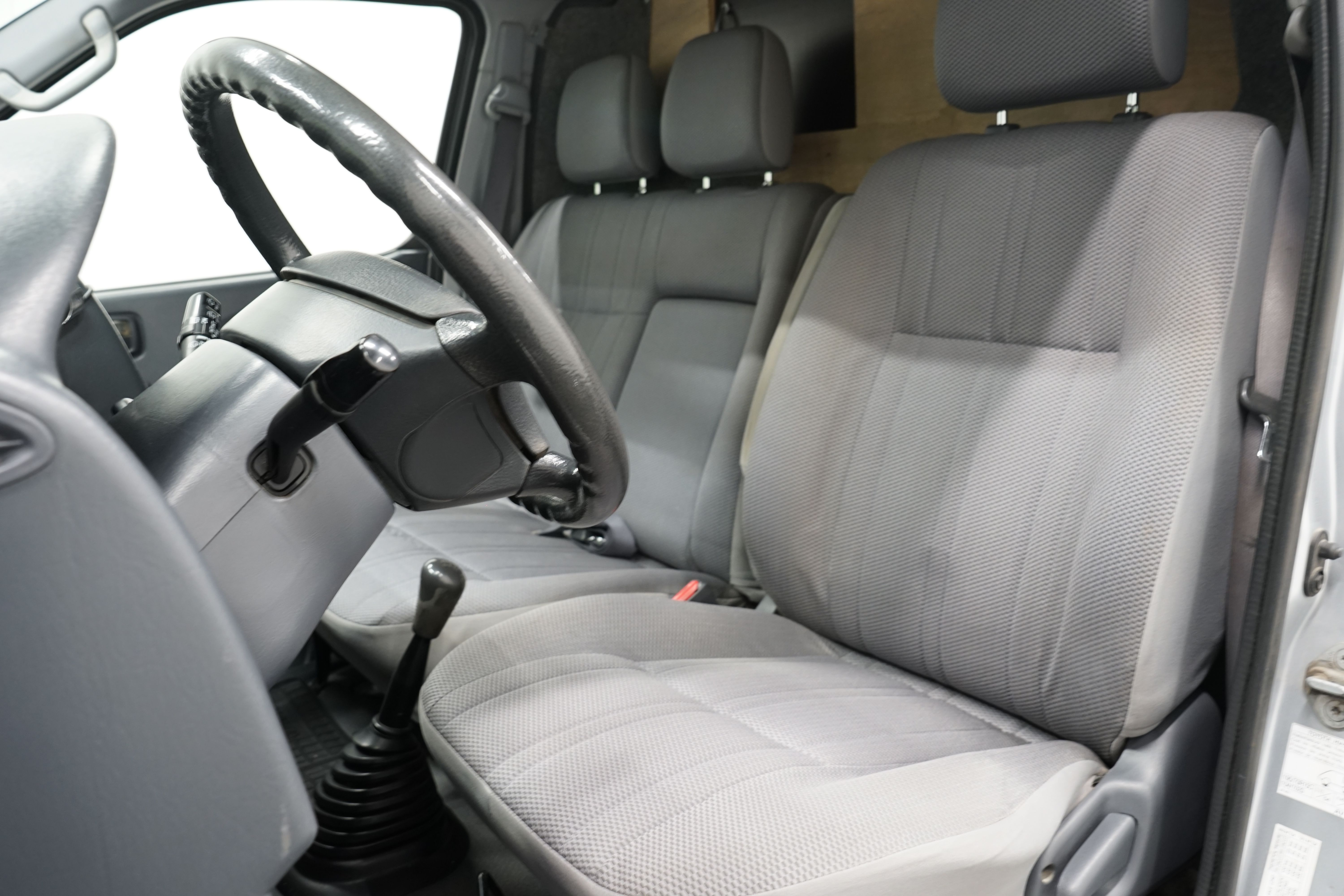 Toyota Hiace 2,5 D-4D 117 5ov pitkä 4WD 2008, kuva 7/15