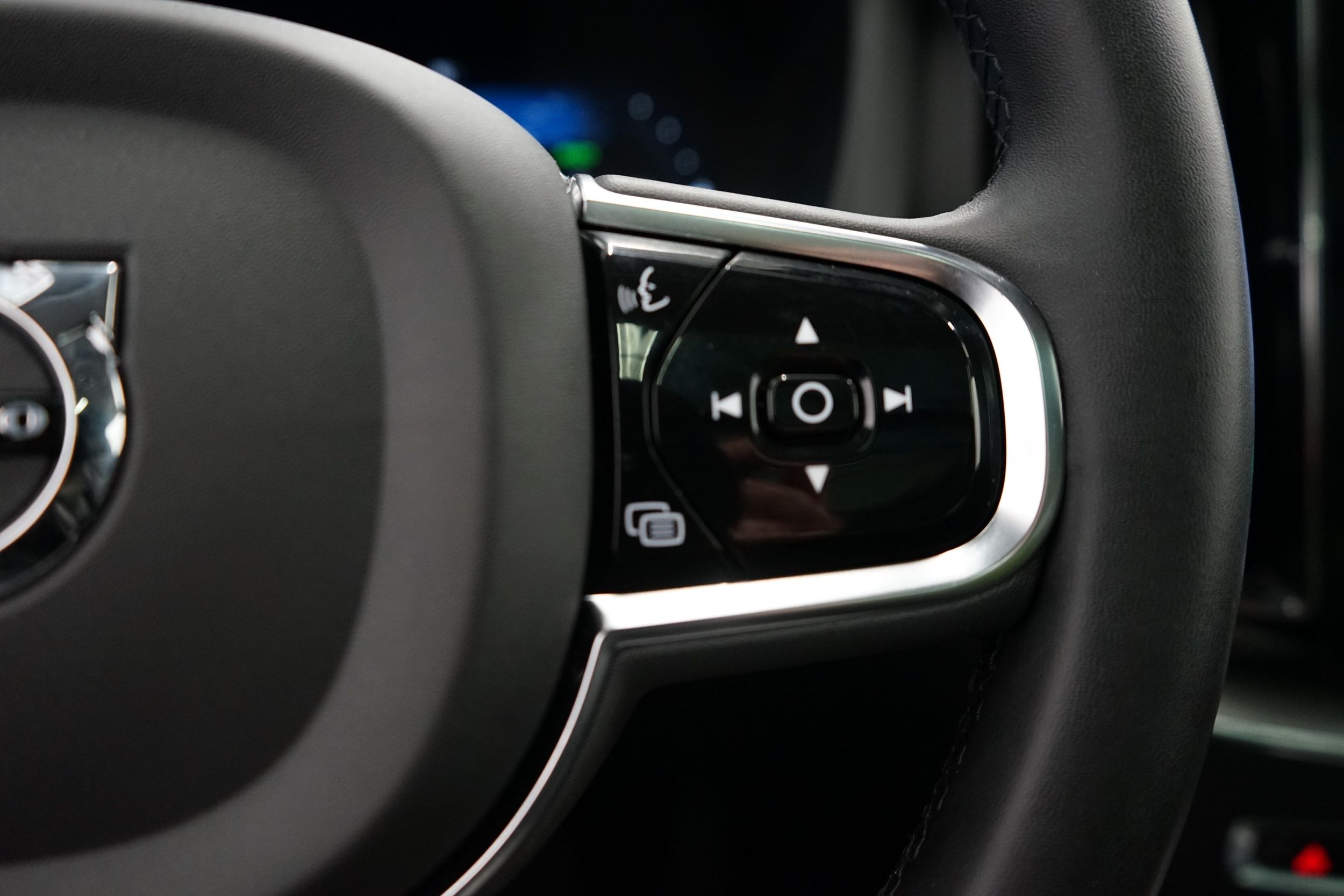 Volvo XC60 2023, photo 7/28