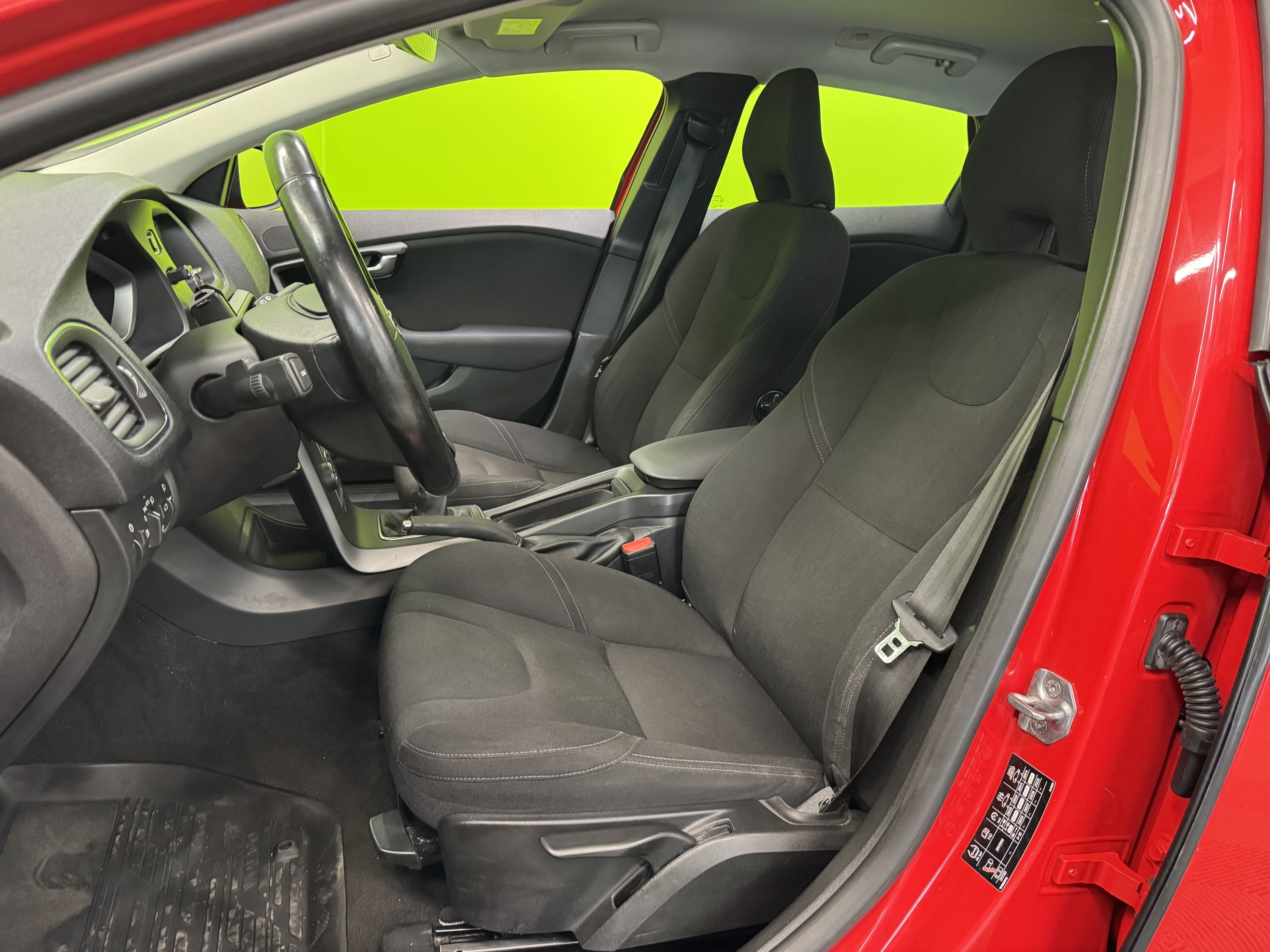 Volvo V40 2015, photo 6/19