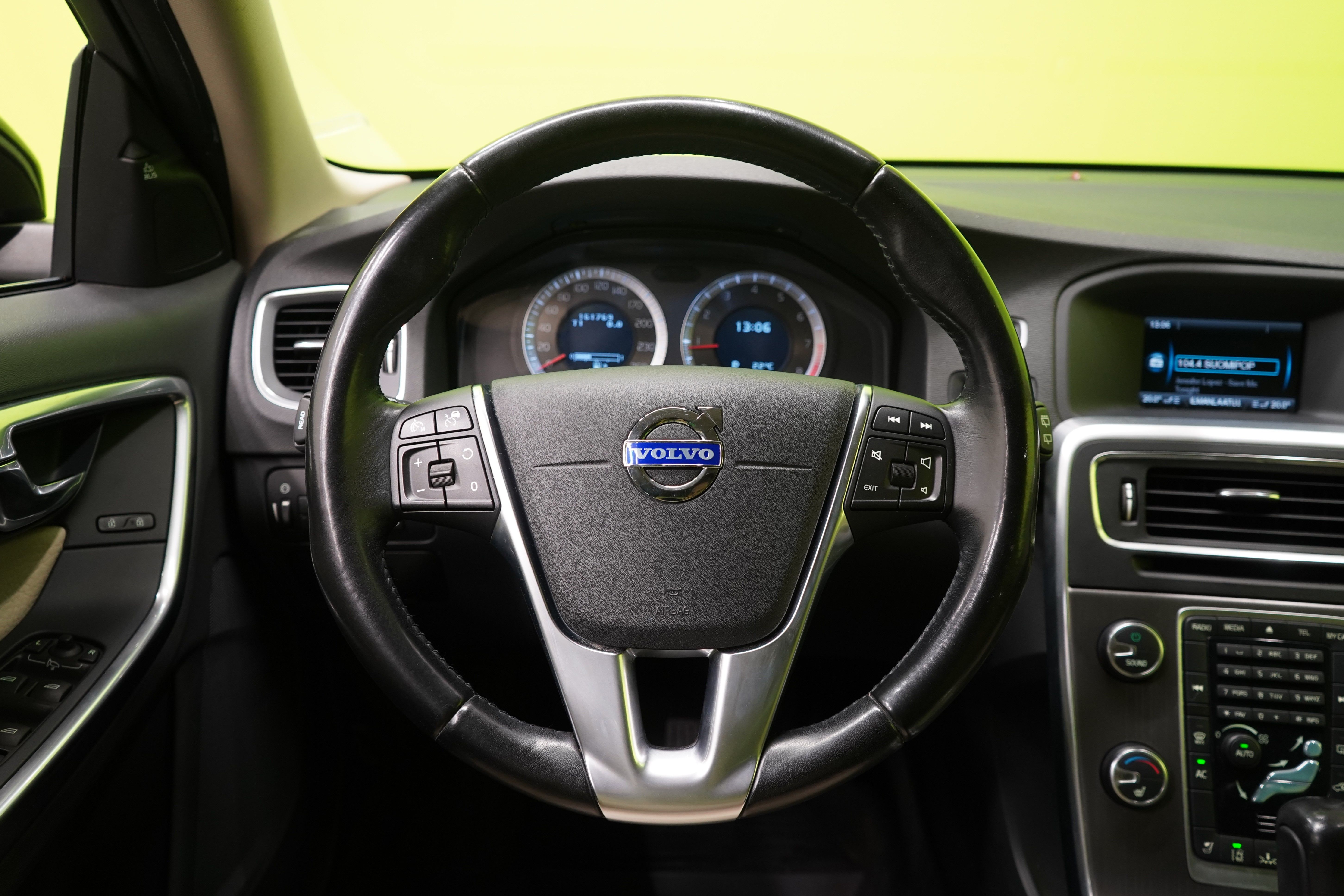 Volvo V60 2,0 T5 Summum aut 2012, kuva 7/26