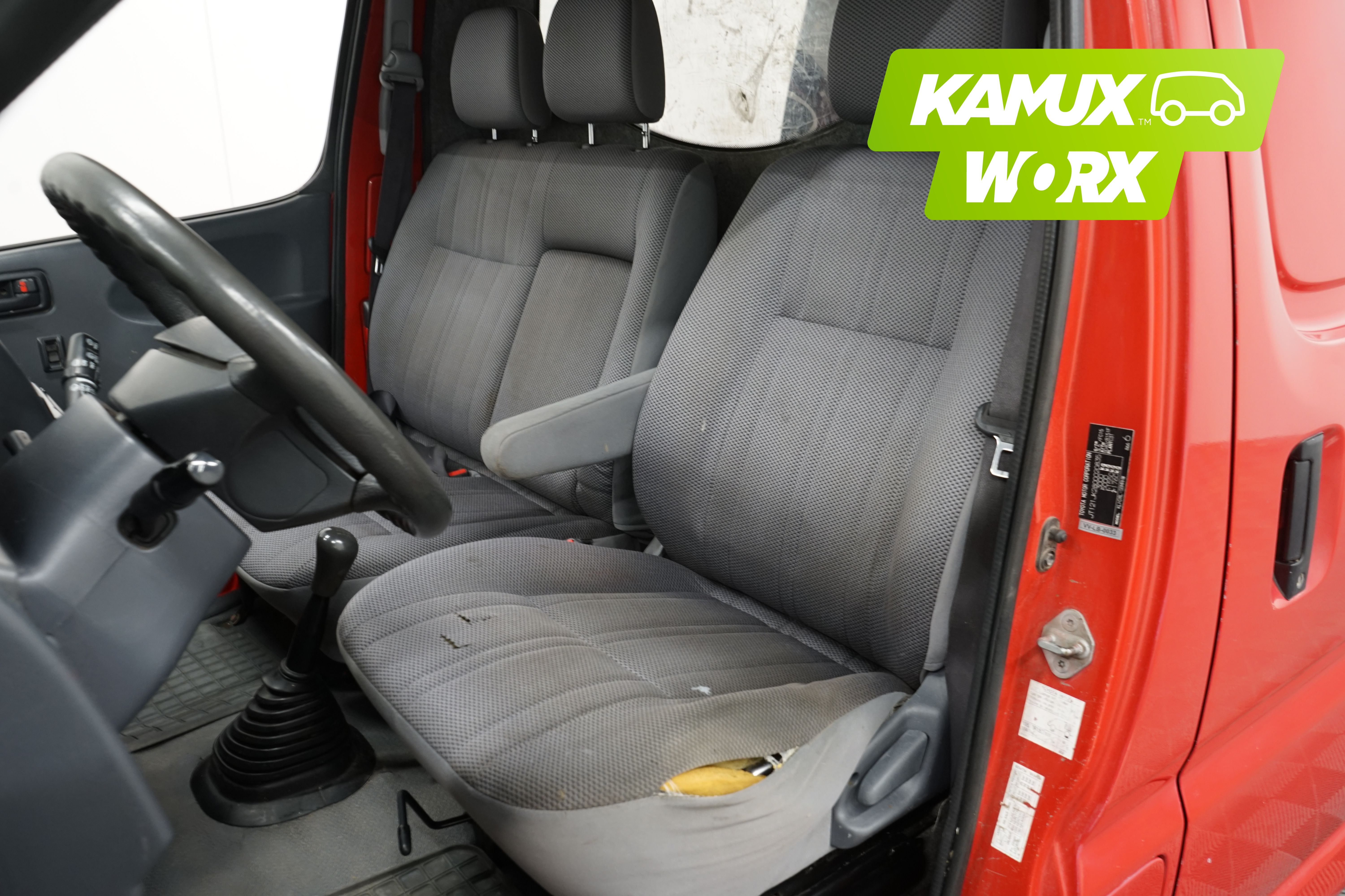 Toyota Hiace 2,5 D-4D 117 5ov 4WD pitkä 2009, kuva 6/16