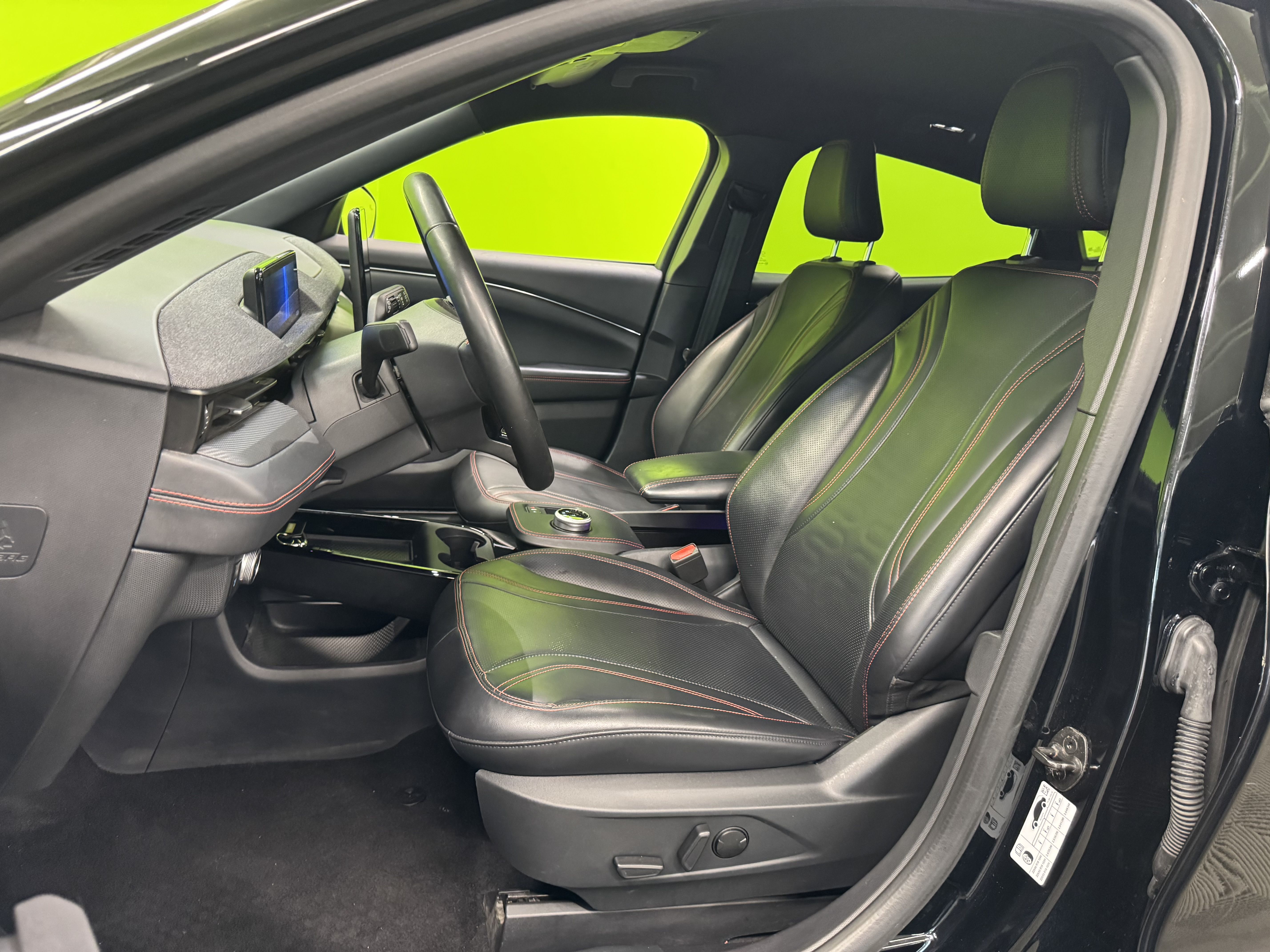 Ford Mustang Mach-E 75kWh 269hv AWD 2022, kuva 6/23