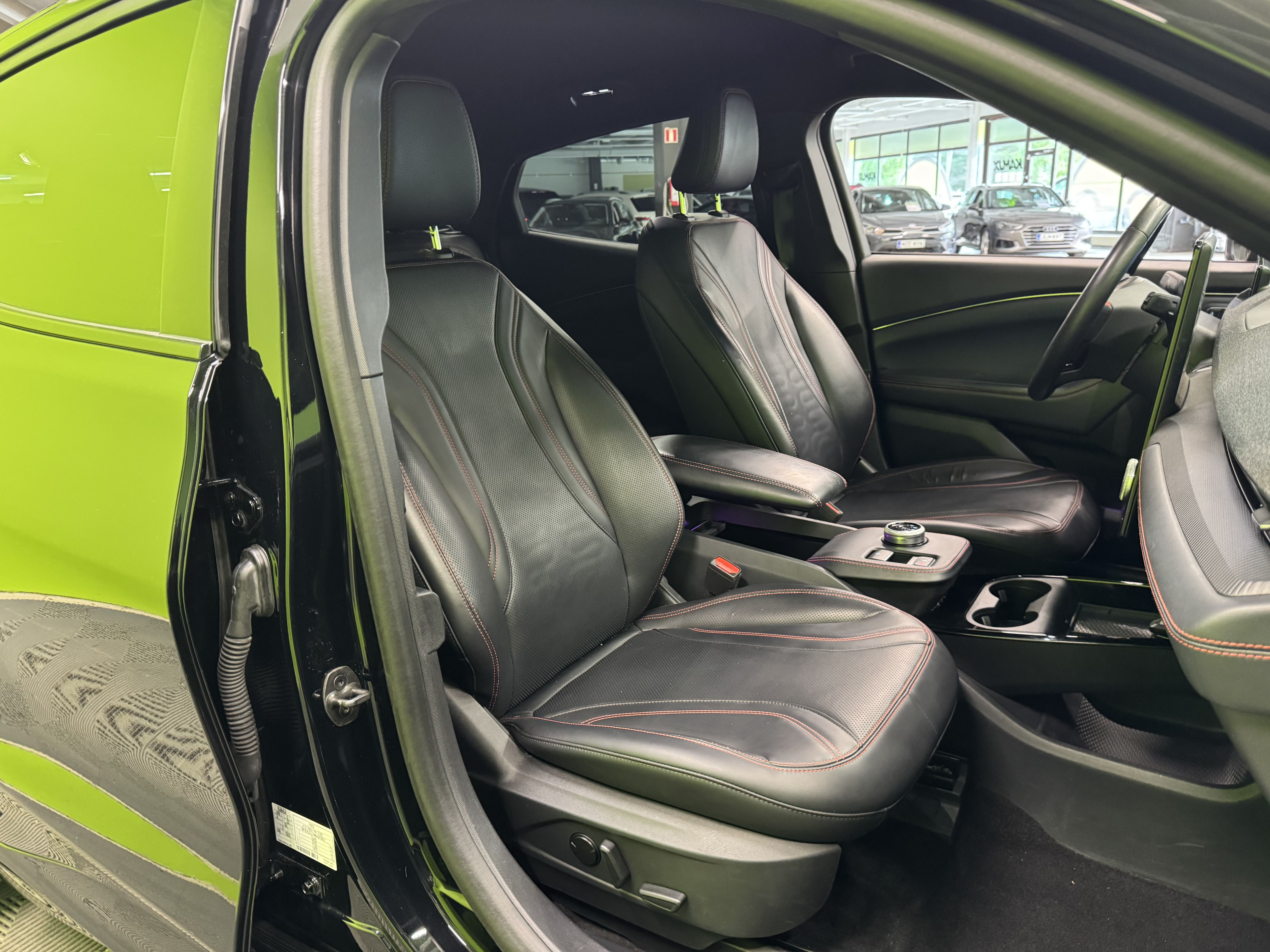Ford Mustang Mach-E 75kWh 269hv AWD 2022, kuva 7/23
