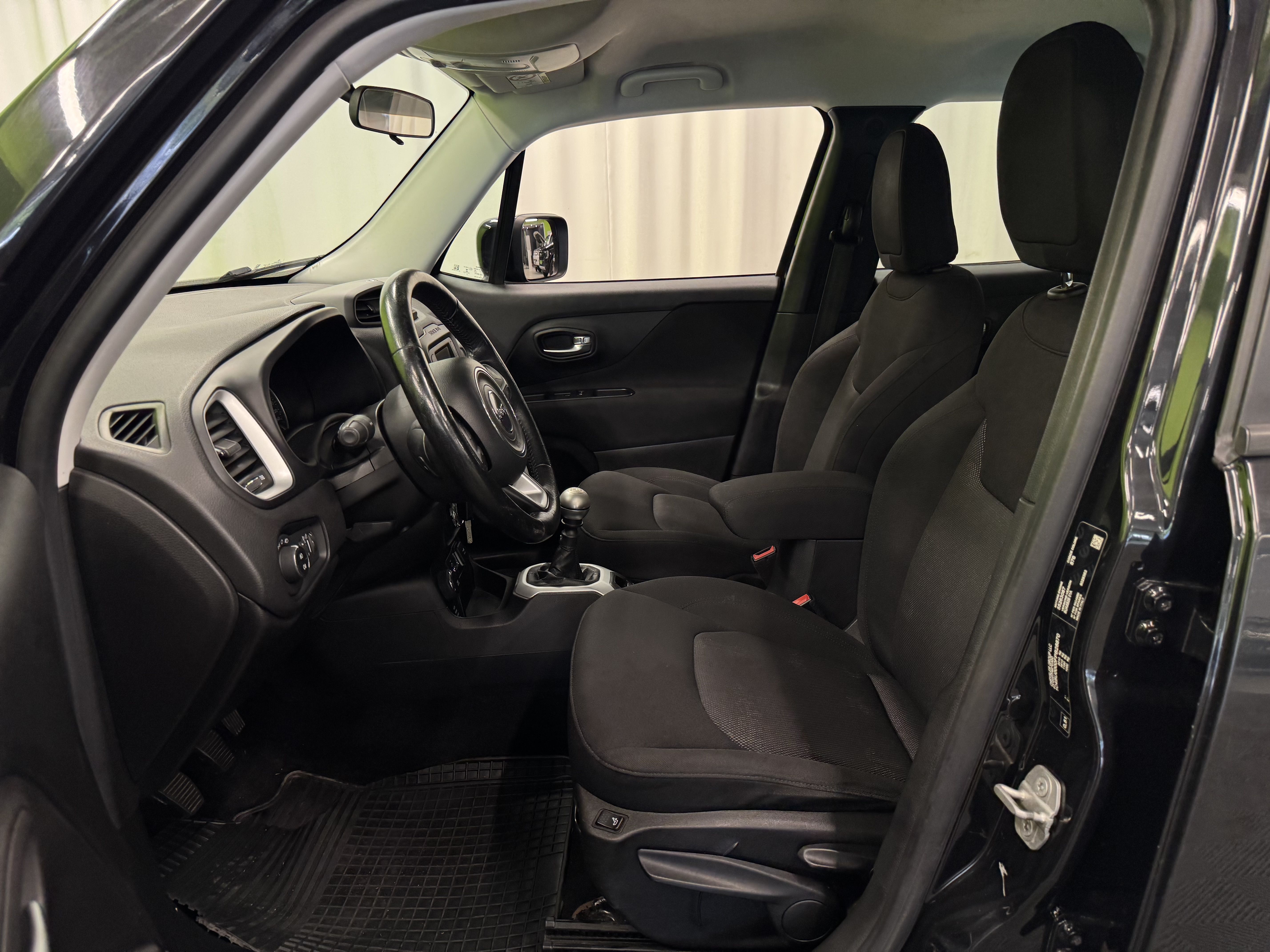 Jeep Renegade 2015, kuva 6/26