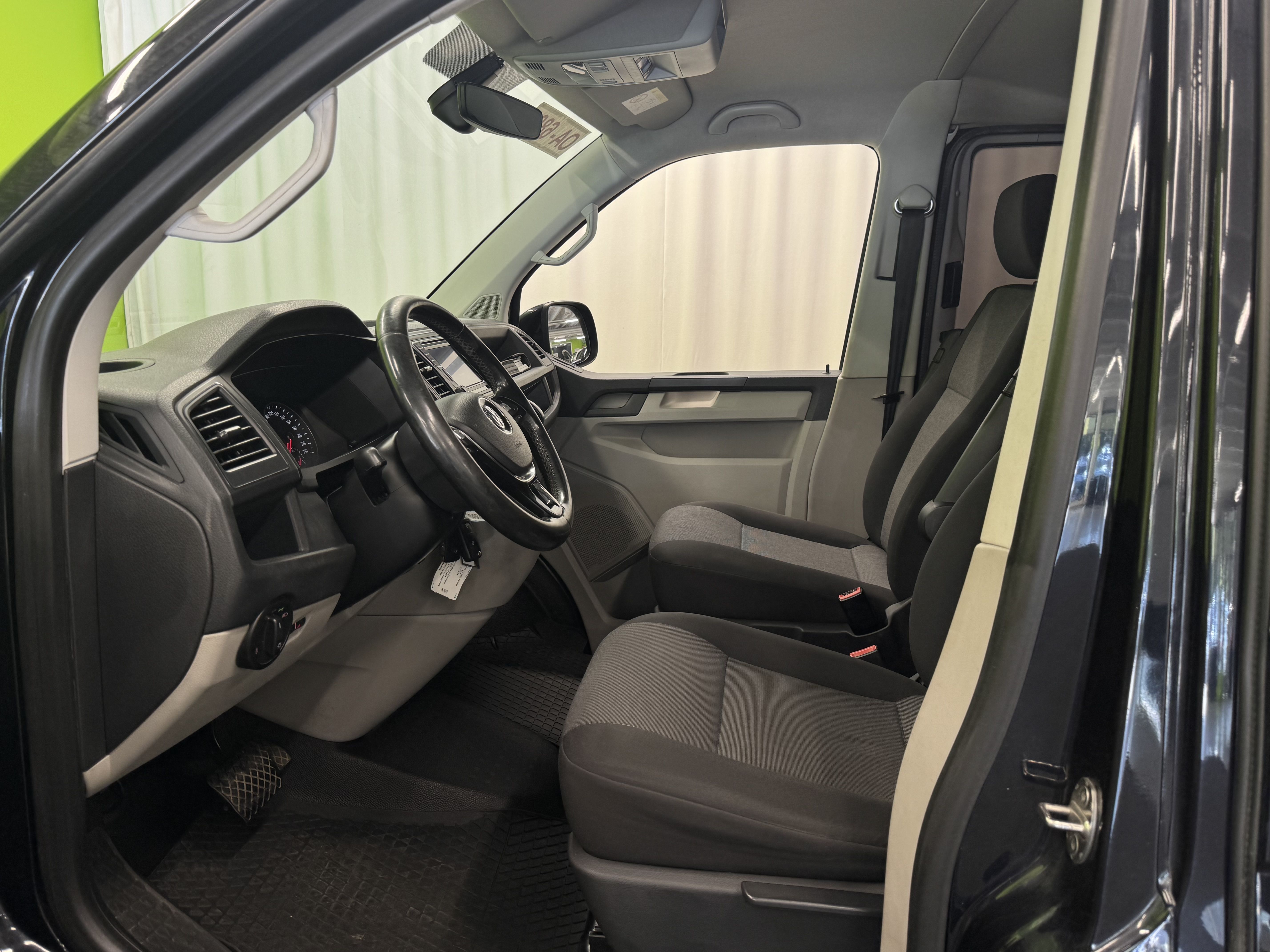 Volkswagen Transporter 2017, kuva 7/28