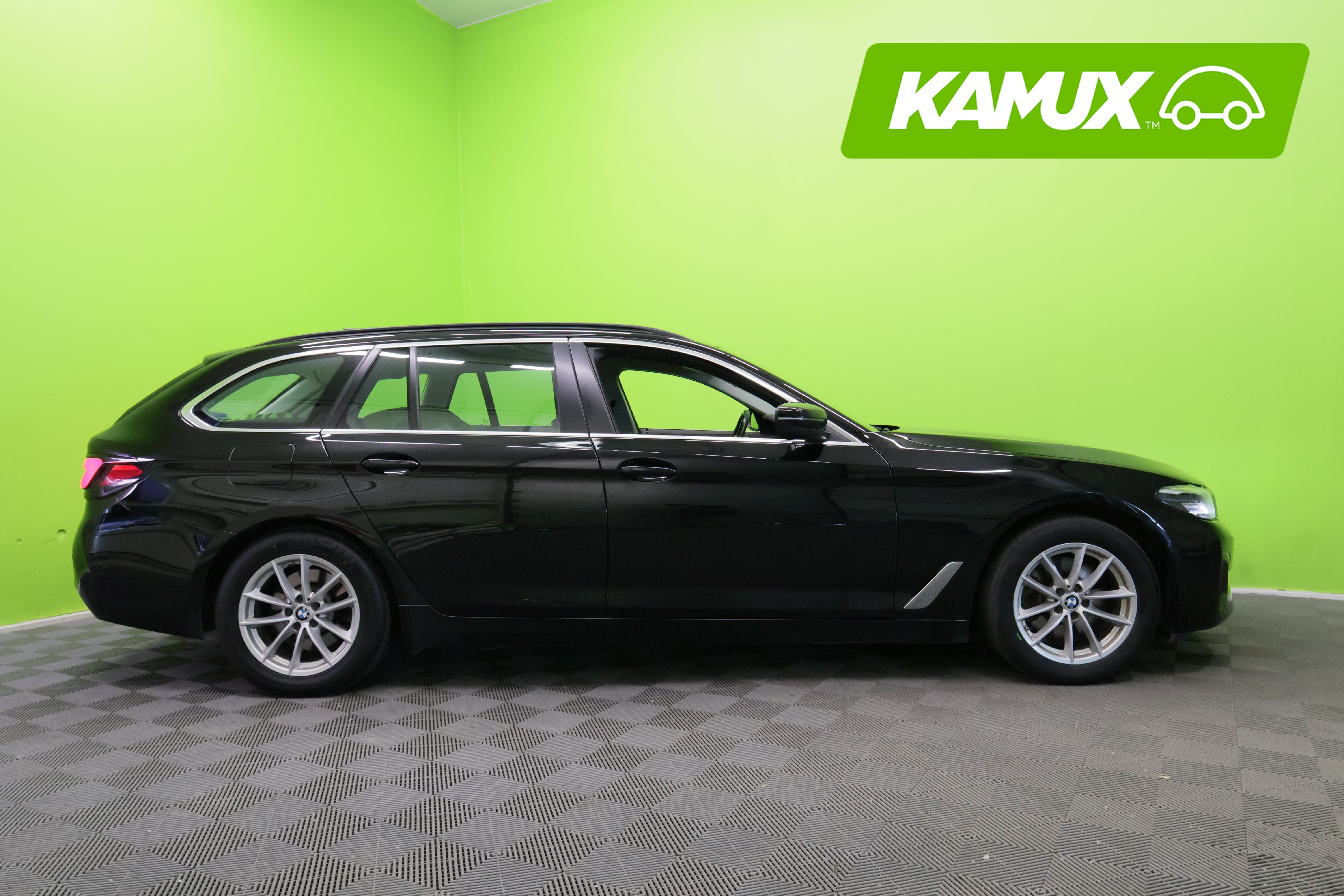 BMW 520 d G31 Touring 520d A xDrive MHEV 2022, kuva 2/27