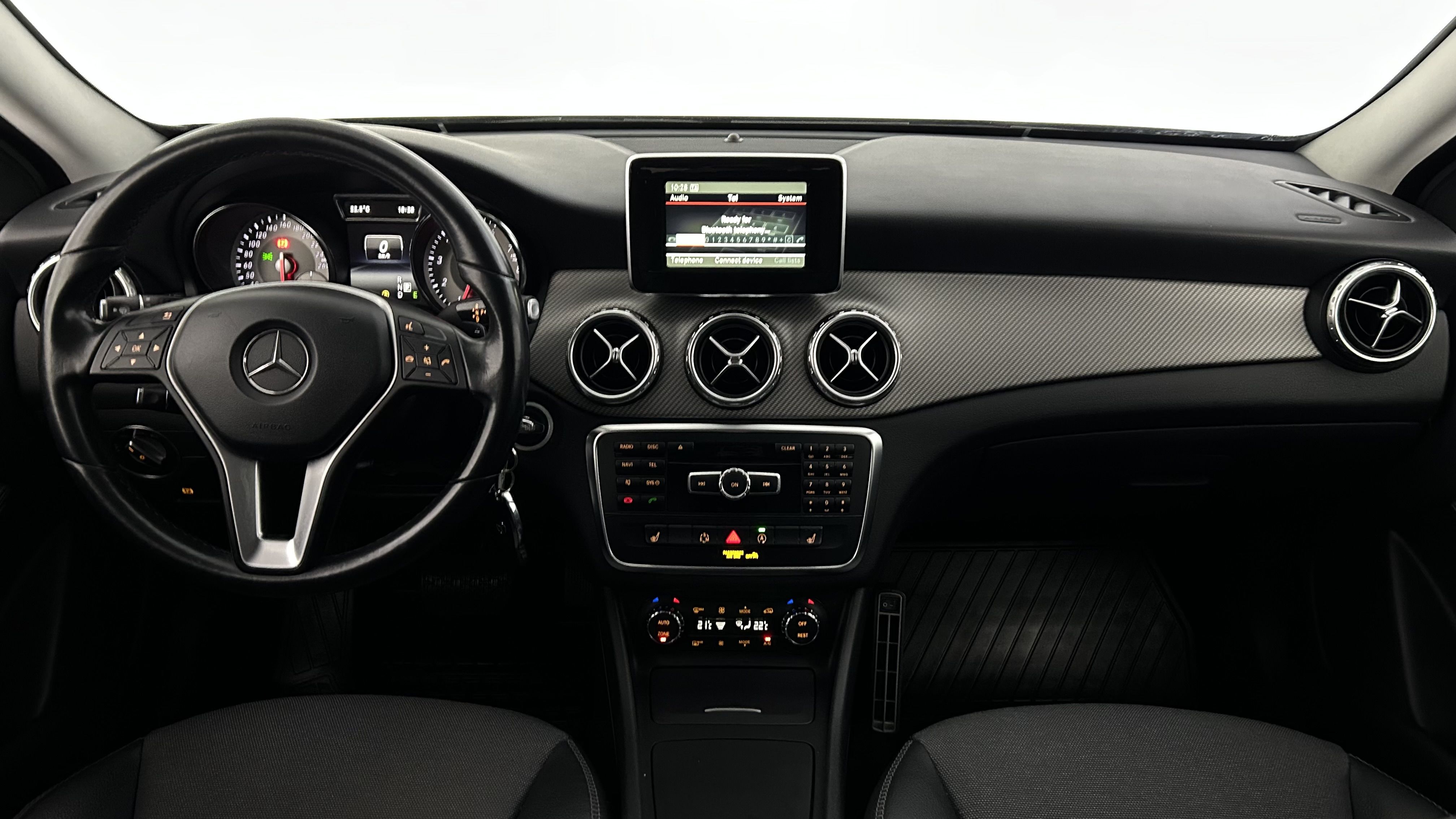 Mercedes-Benz GLA 180 Style 2015, photo 7/24