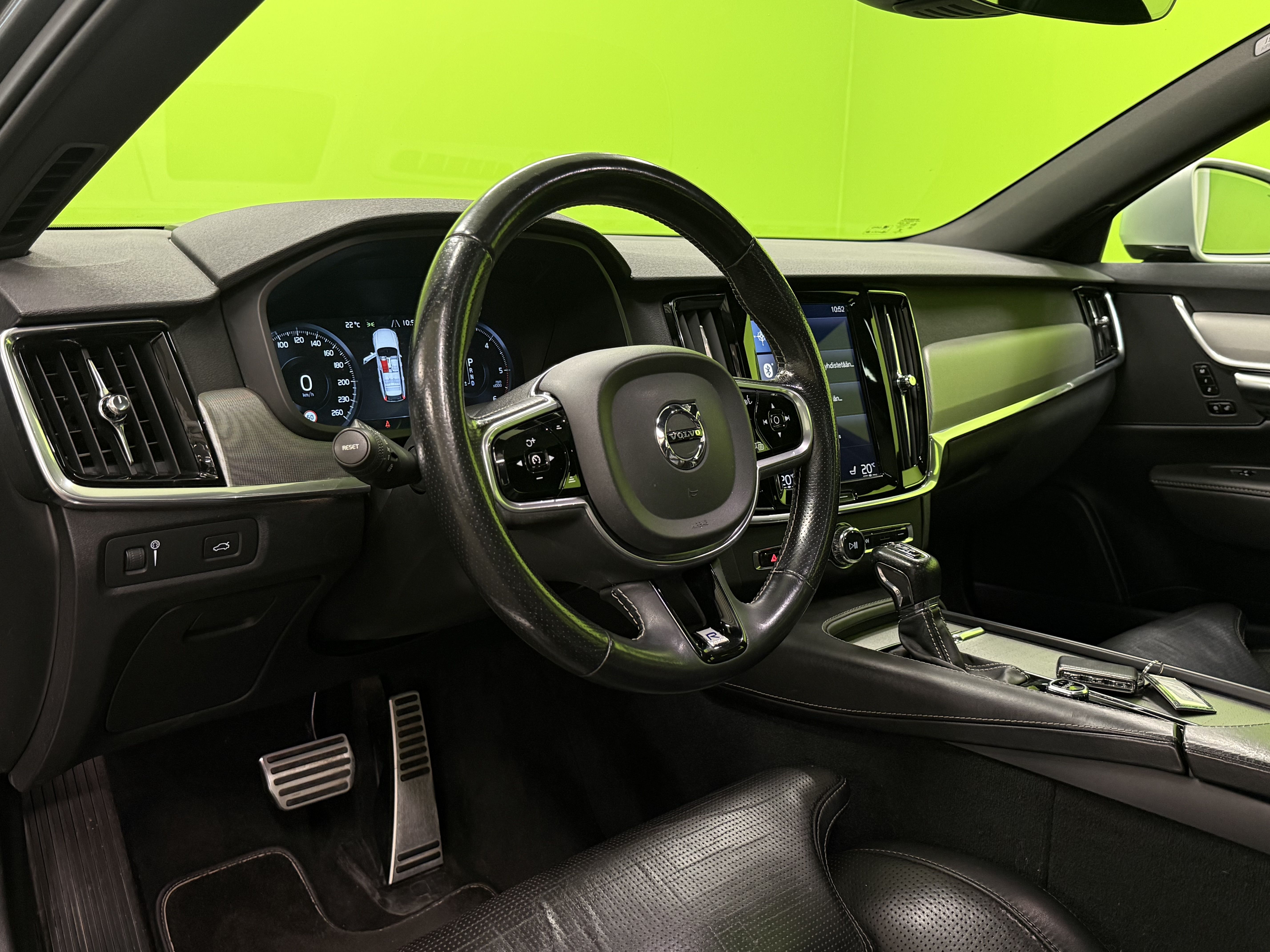 Volvo V90 D5 AWD Business R-Design aut 2017, kuva 7/38