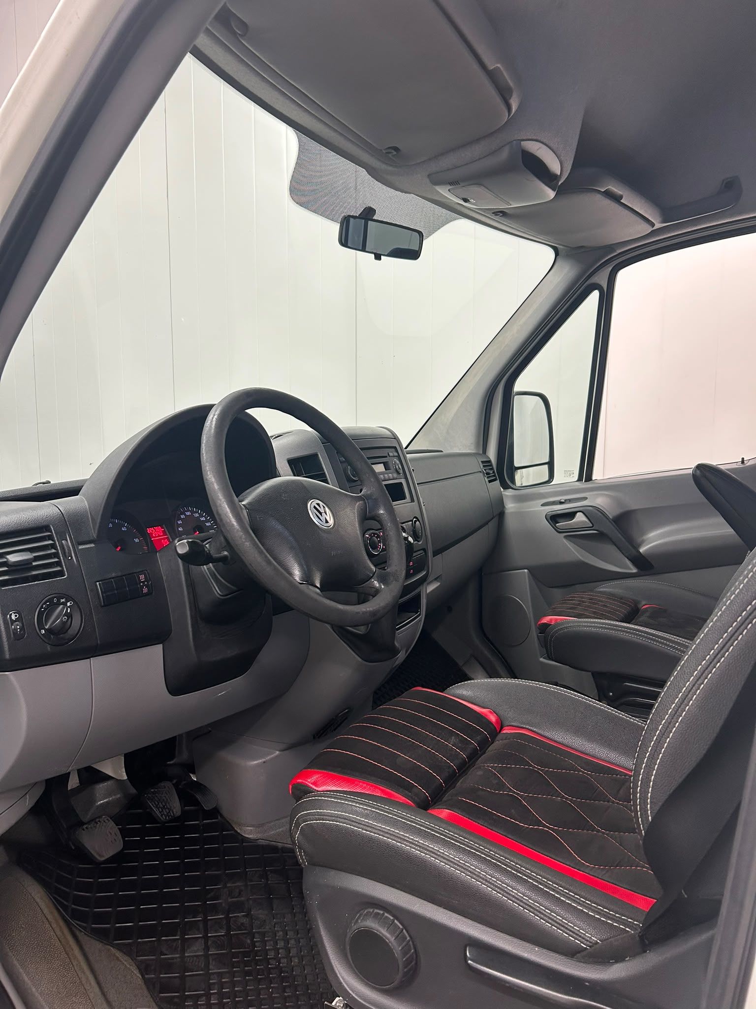 Volkswagen Crafter 2,5 TDI 100 kW 2011, kuva 7/19
