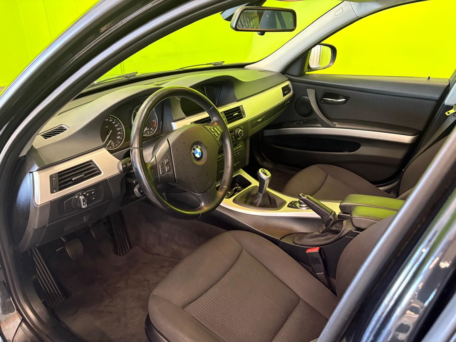 BMW 320 320d Farmari 2011, kuva 7/14