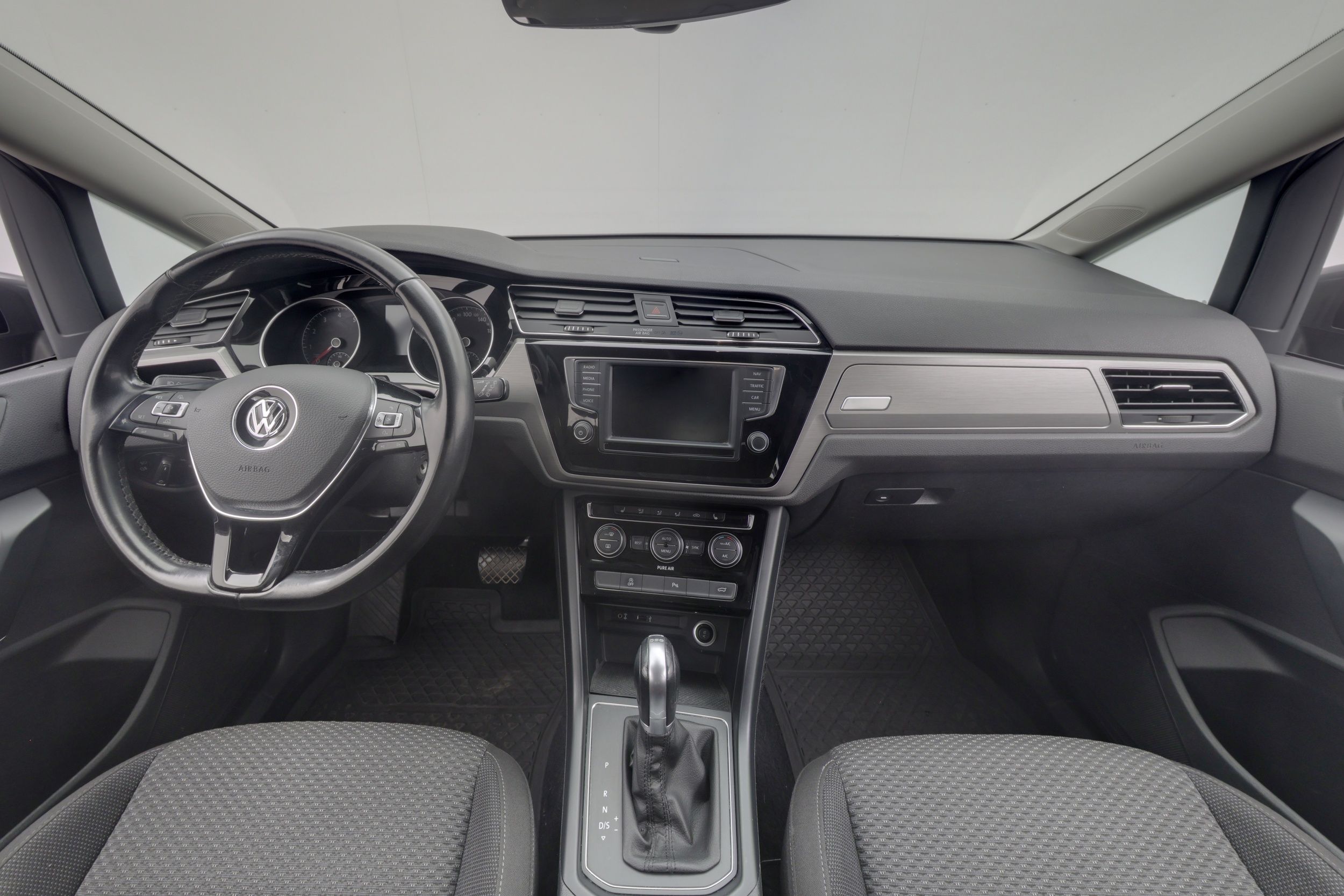 Volkswagen Touran 2016, photo 7/46